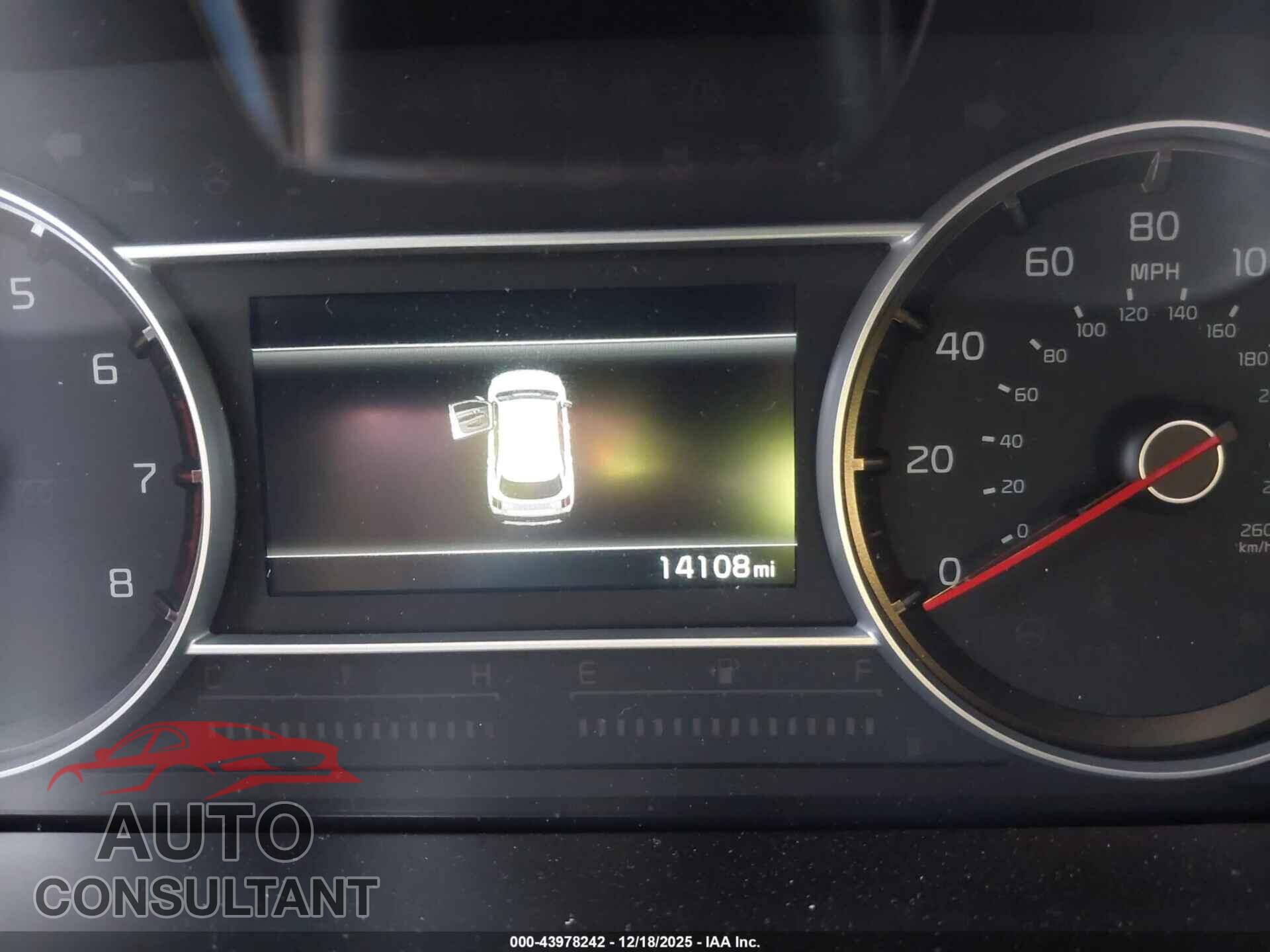 KIA SORENTO 2023 - 5XYRL4LC4PG249370