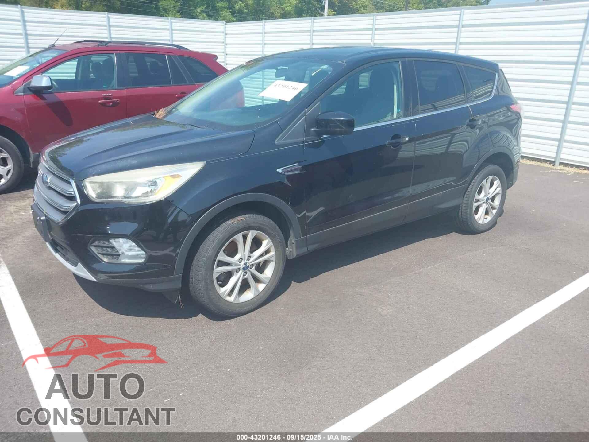 FORD ESCAPE 2017 - 1FMCU9GD1HUE11471