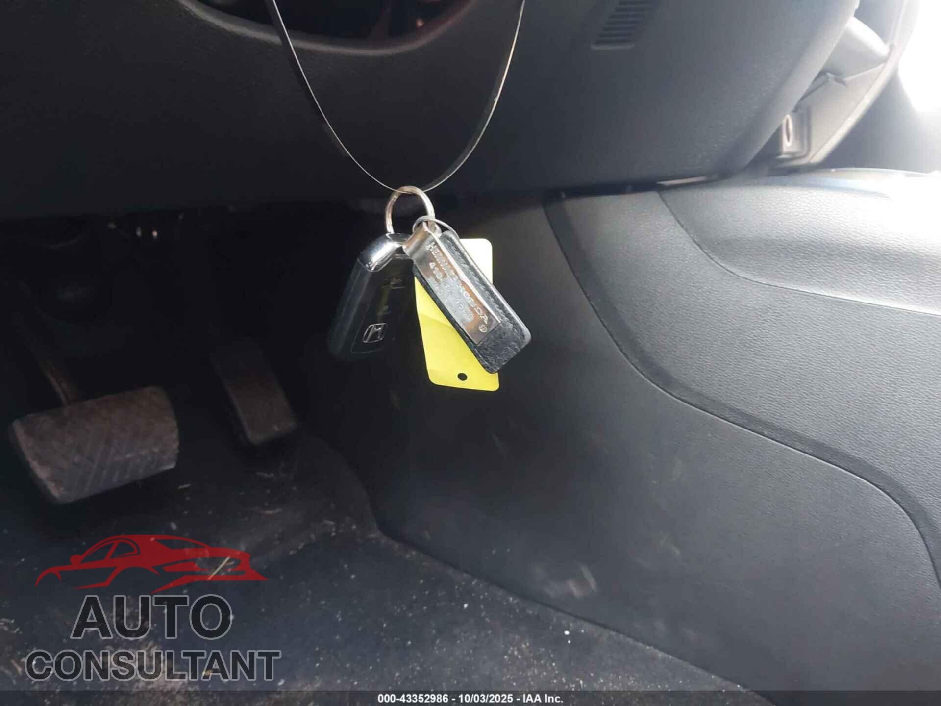 HONDA PILOT 2017 - 5FNYF6H56HB032789