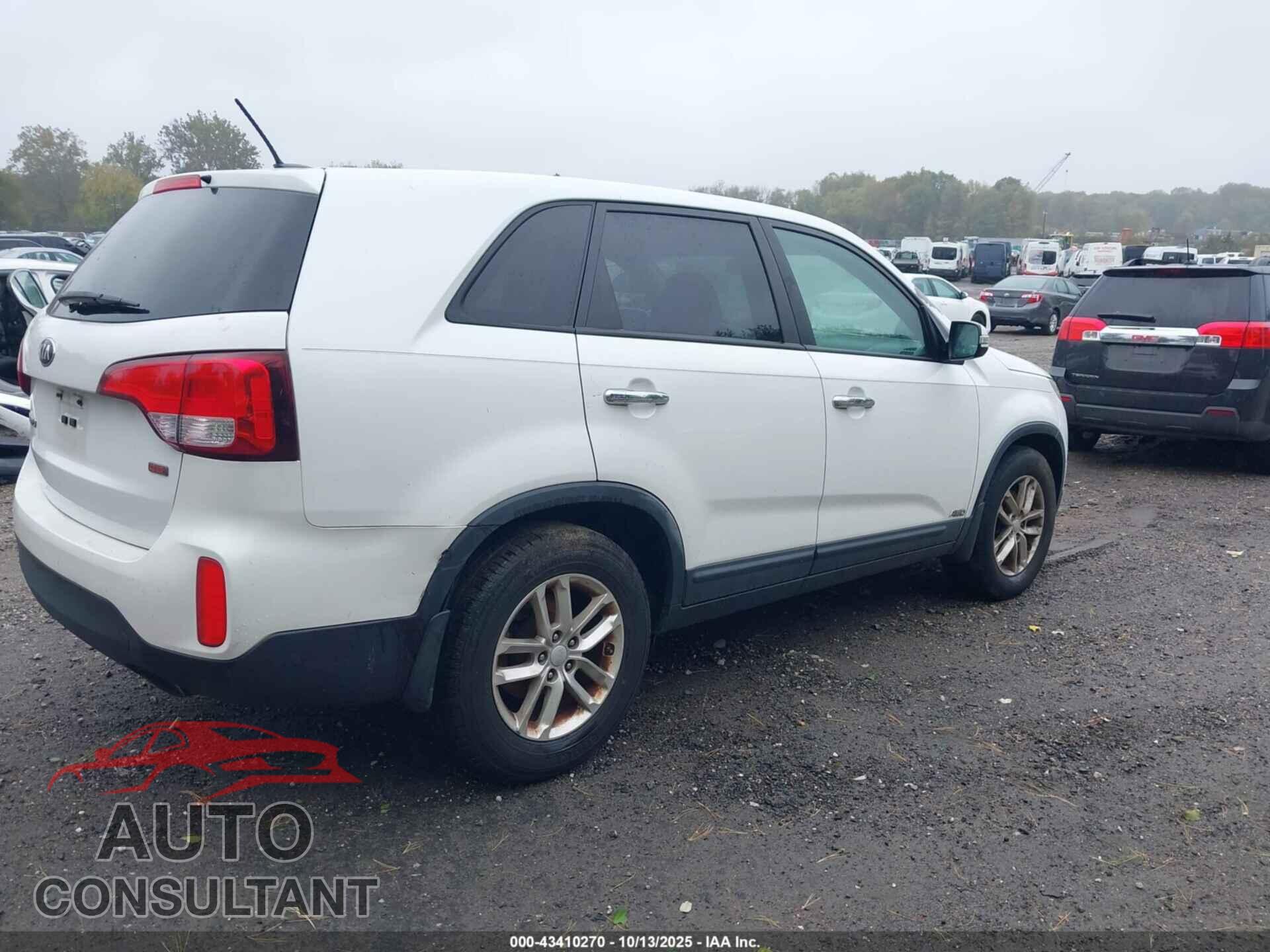 KIA SORENTO 2015 - 5XYKTCA68FG614107