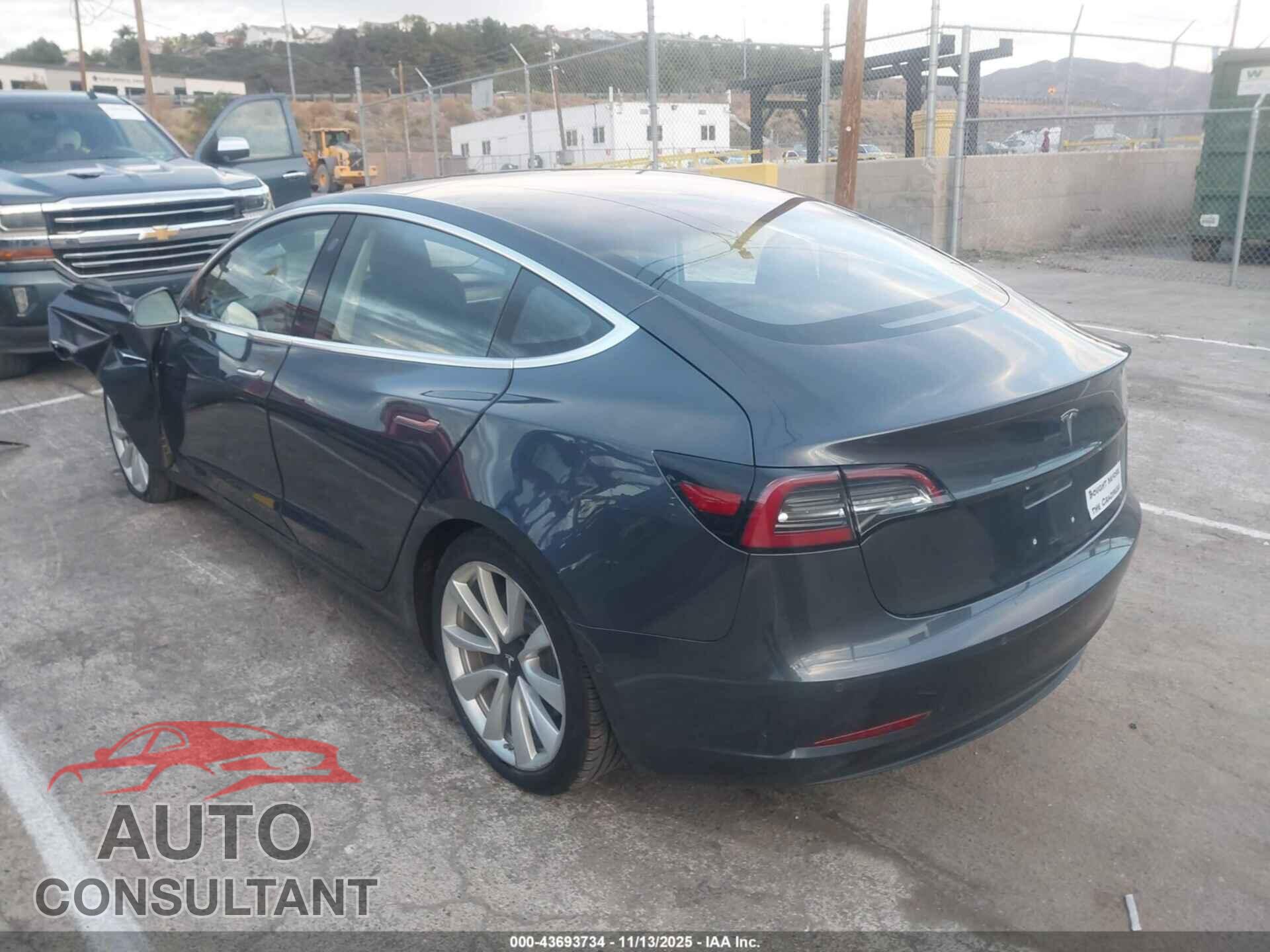 TESLA MODEL 3 2018 - 5YJ3E1EA0JF033217