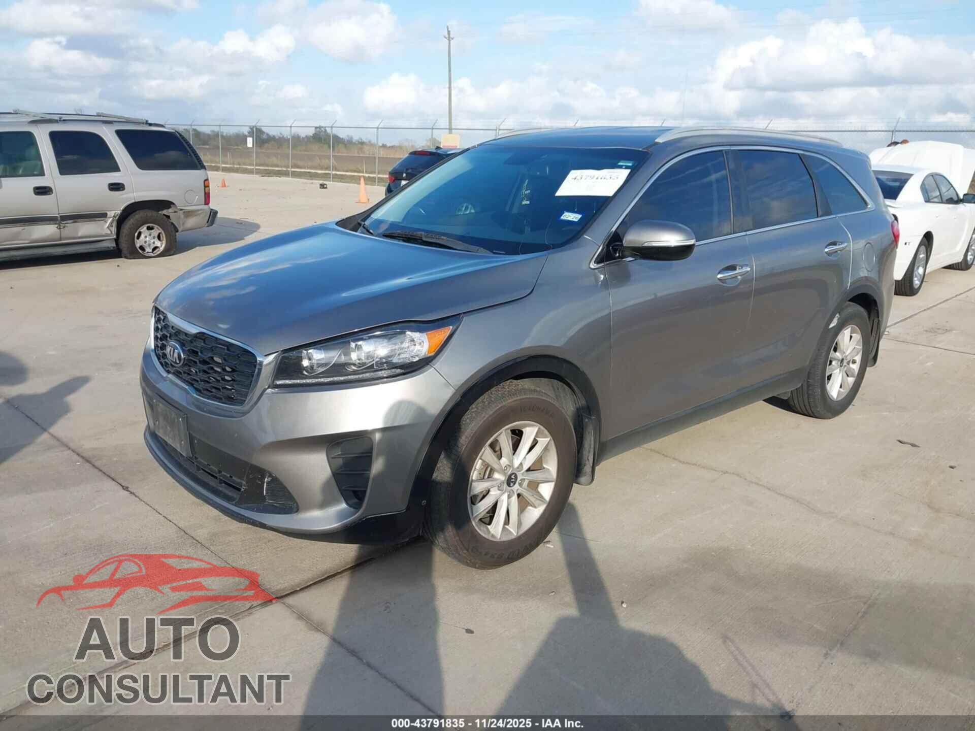 KIA SORENTO 2019 - 5XYPG4A3XKG433171