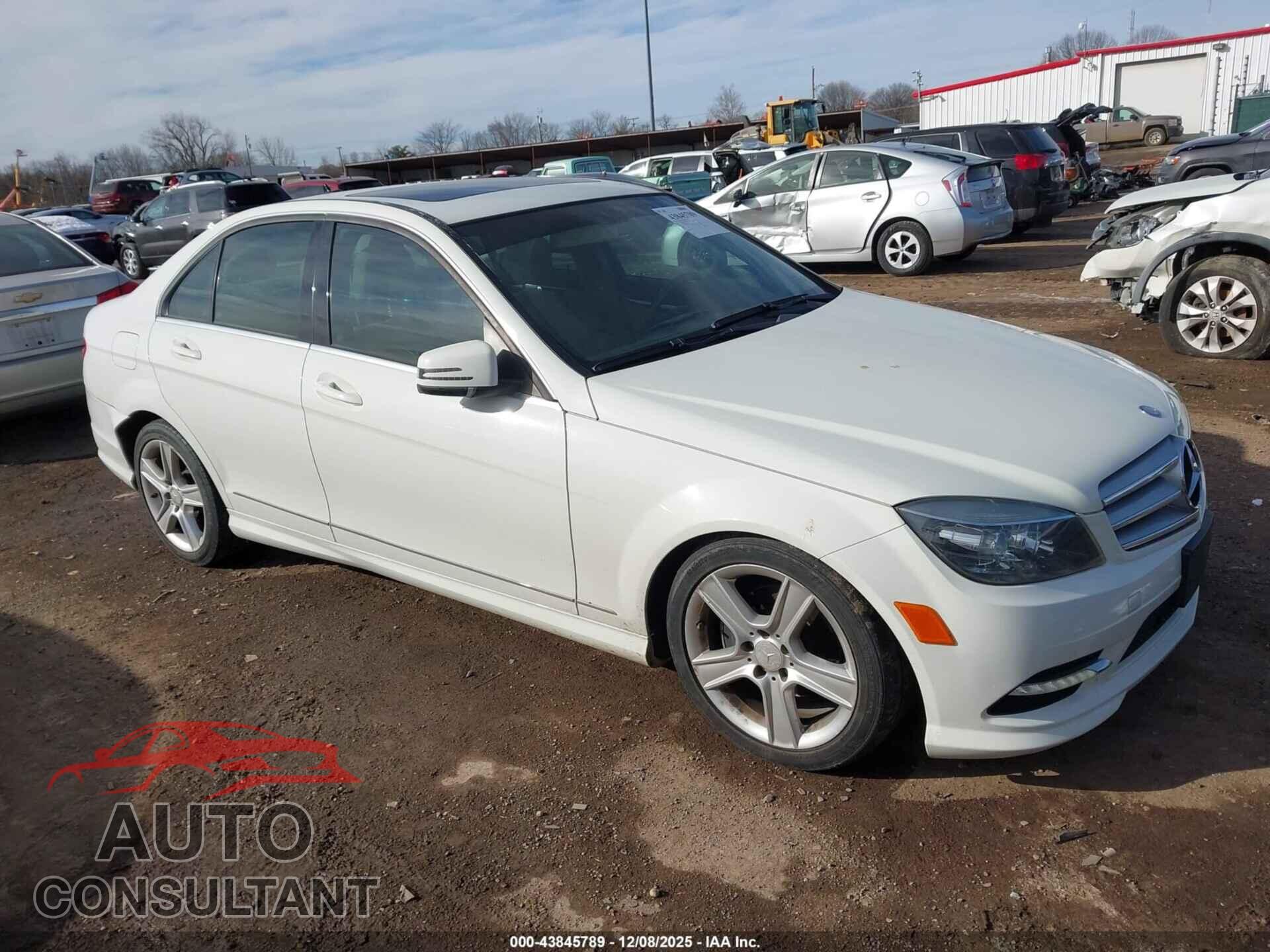 MERCEDES-BENZ C 300 2011 - WDDGF8BB4BR180565