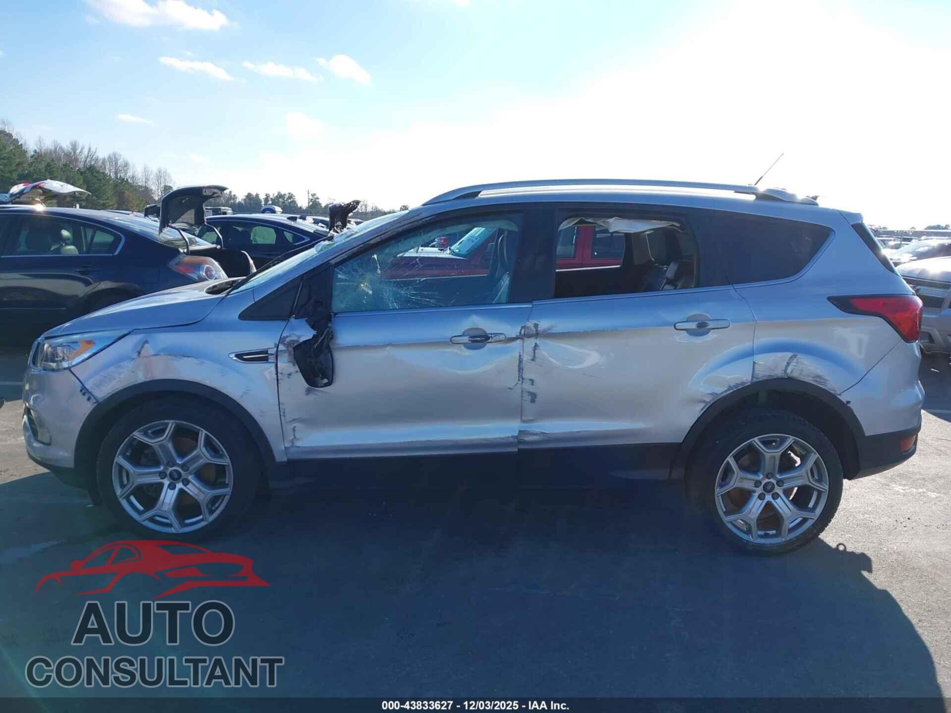 FORD ESCAPE 2019 - 1FMCU9J93KUA19071
