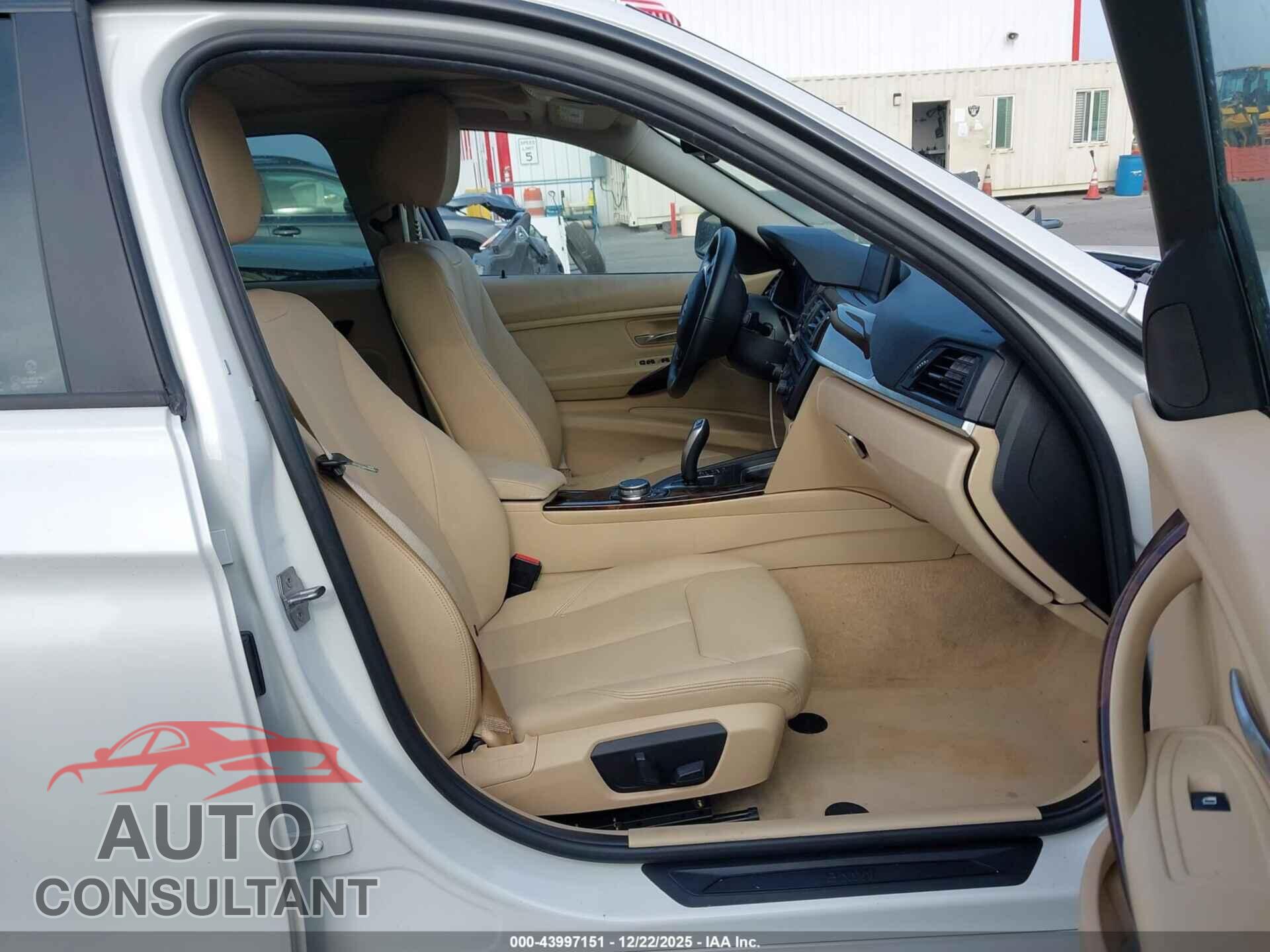 BMW 328I 2015 - WBA3A5G5XFNS90927