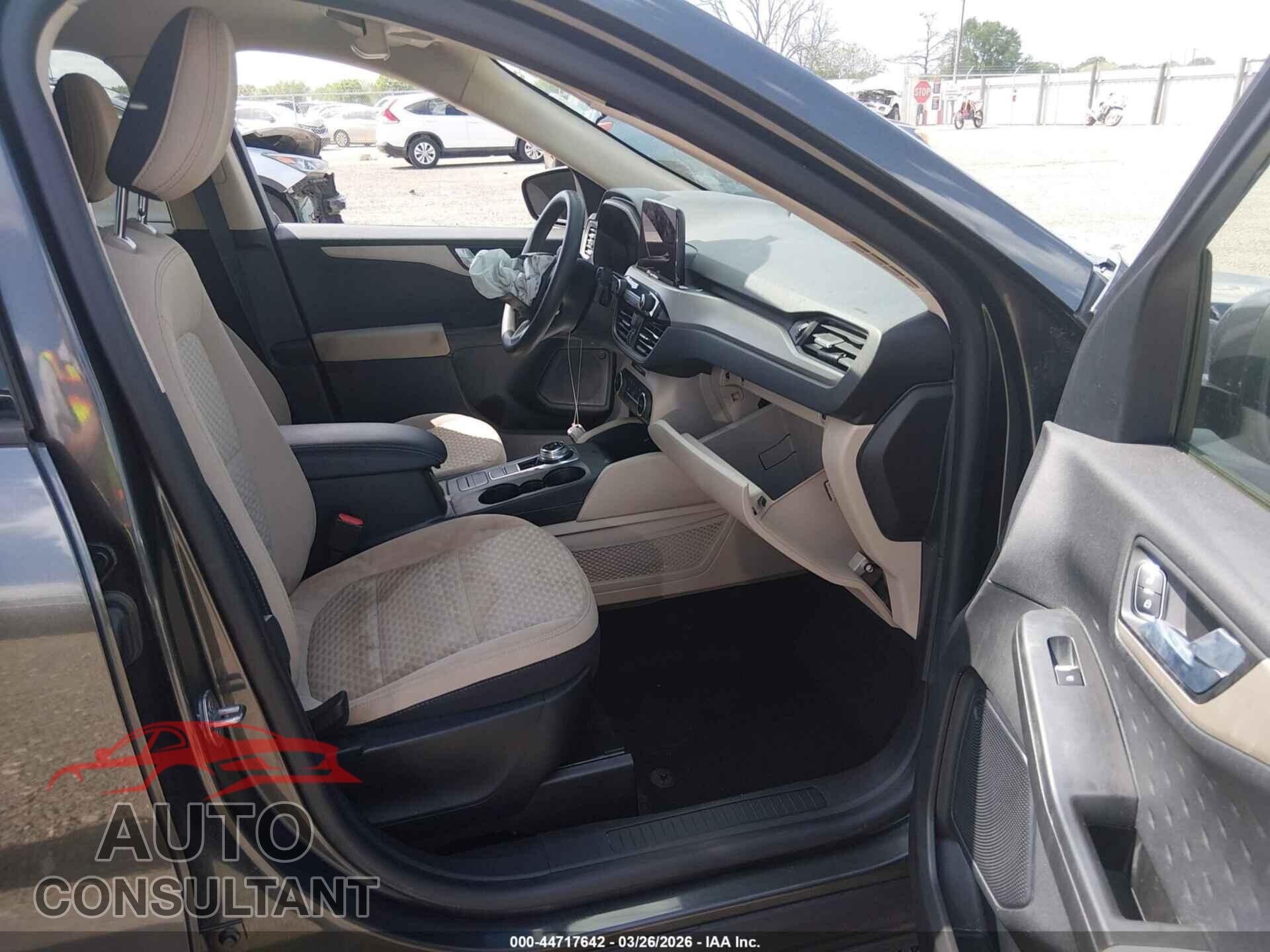 FORD ESCAPE 2020 - 1FMCU0G64LUA59461