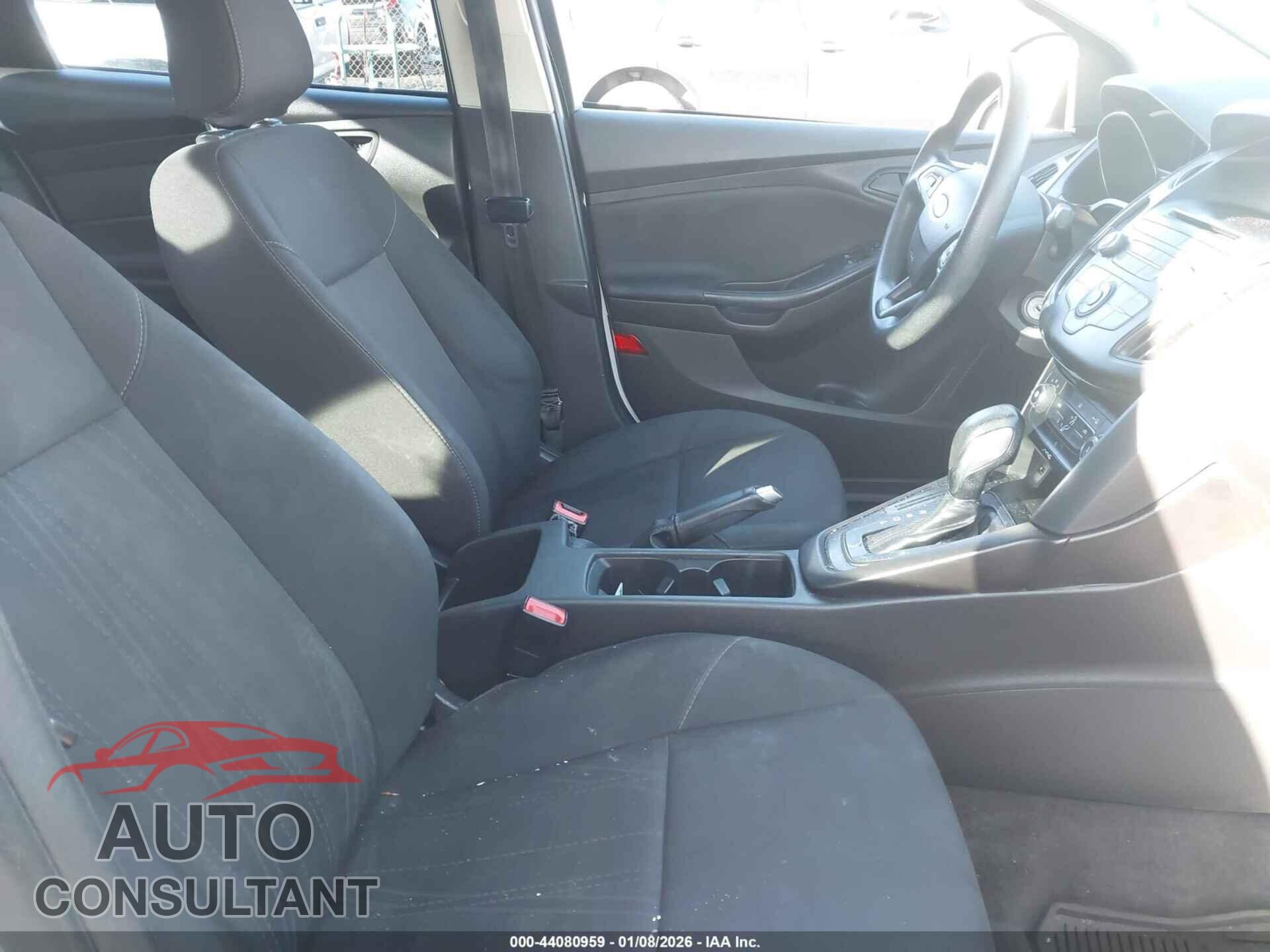 FORD FOCUS 2017 - 1FADP3E25HL311237