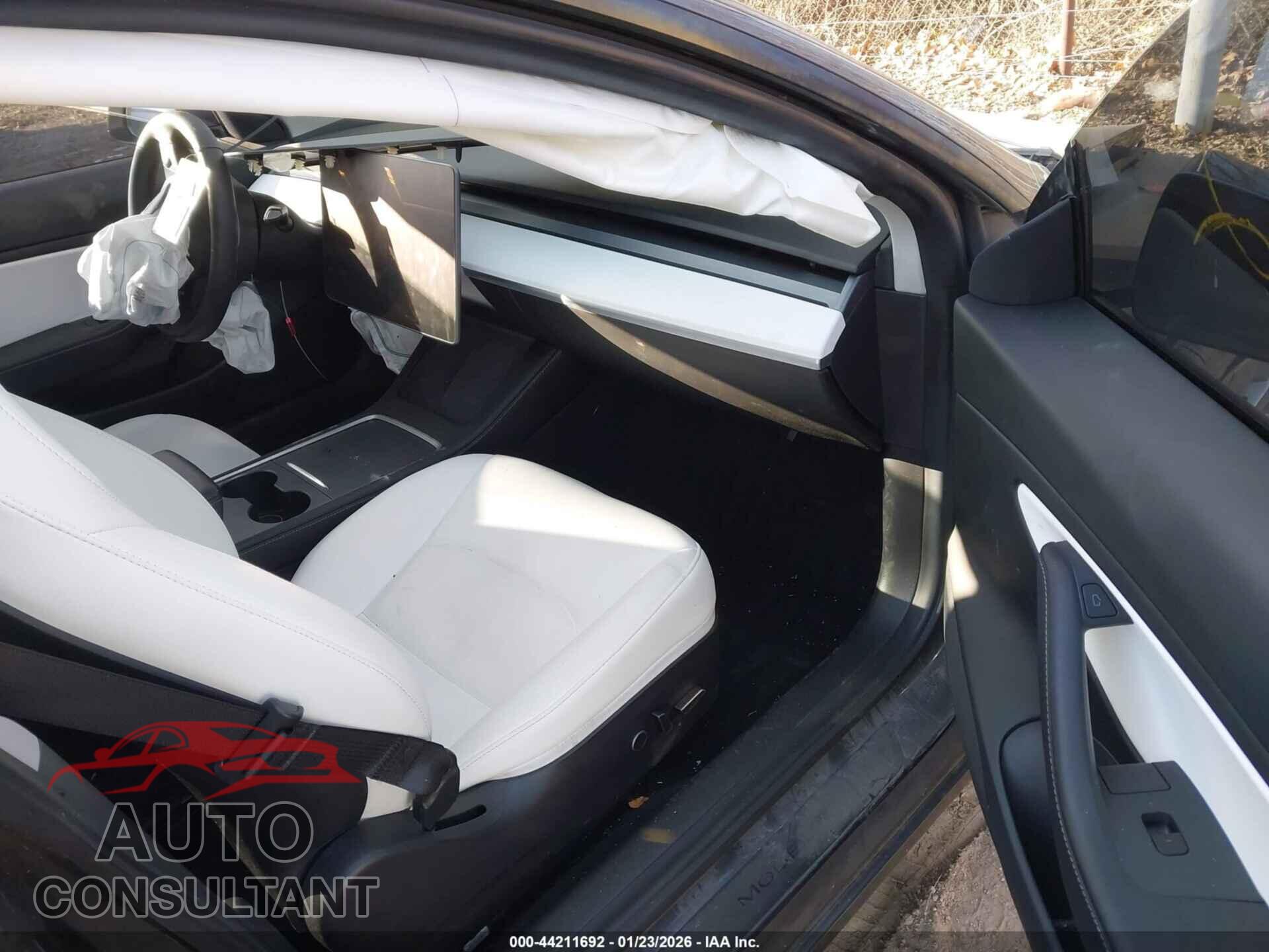 TESLA MODEL 3 2021 - 5YJ3E1EB2MF936045