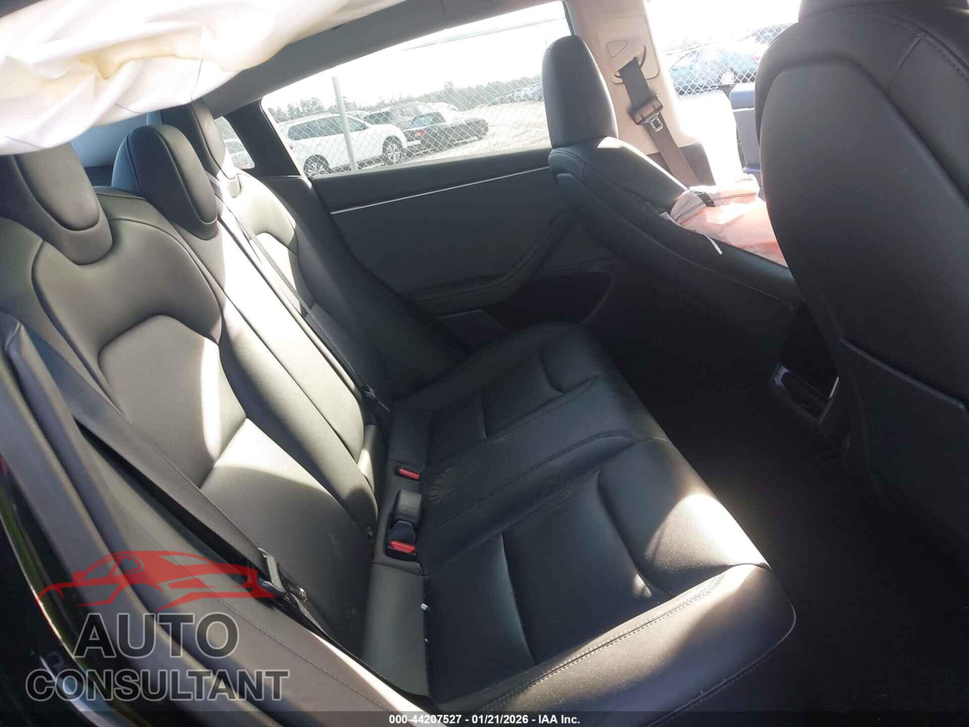 TESLA MODEL 3 2025 - 5YJ3E1EA5SF926470