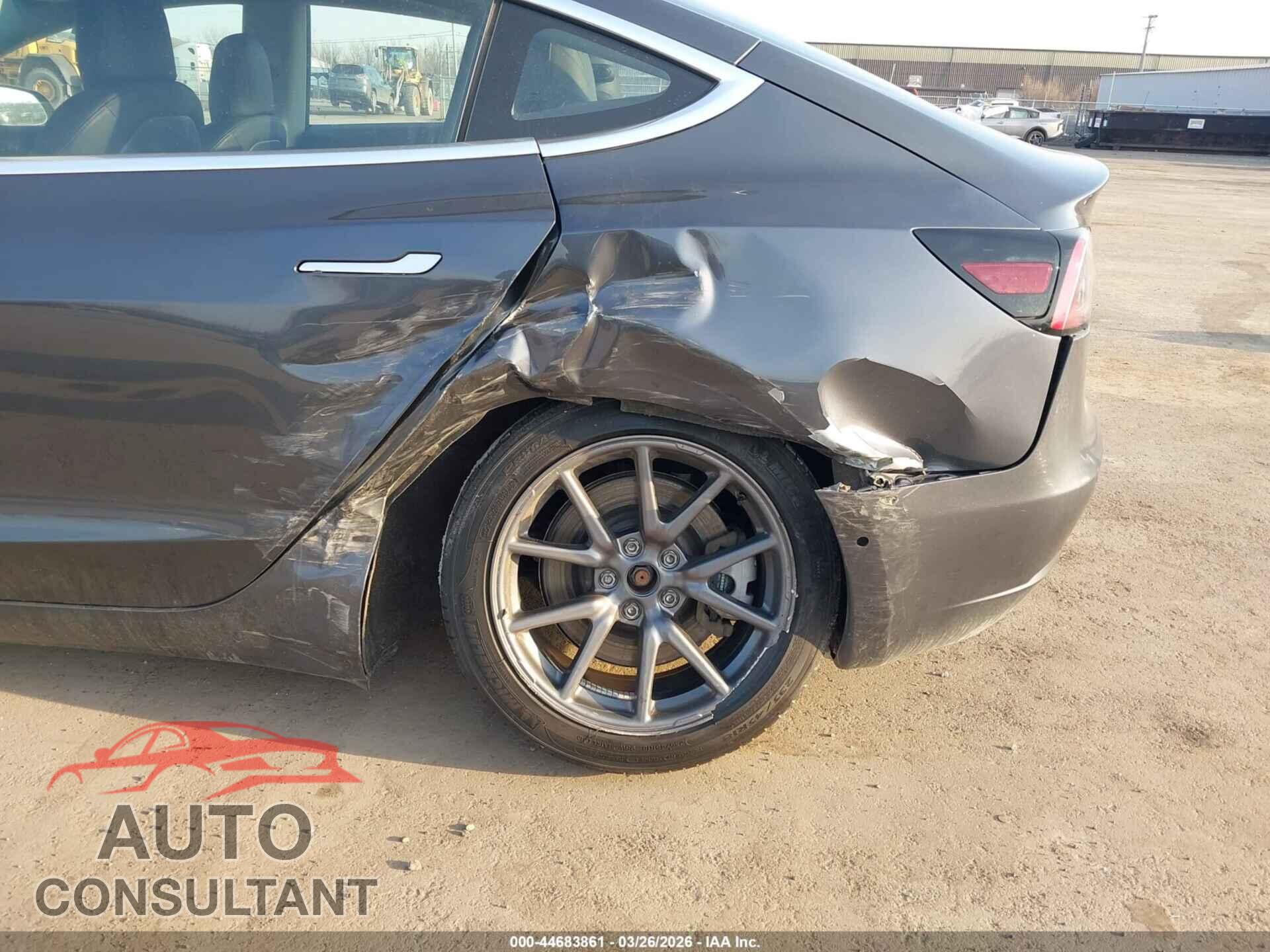 TESLA MODEL 3 2018 - 5YJ3E1EB7JF090636