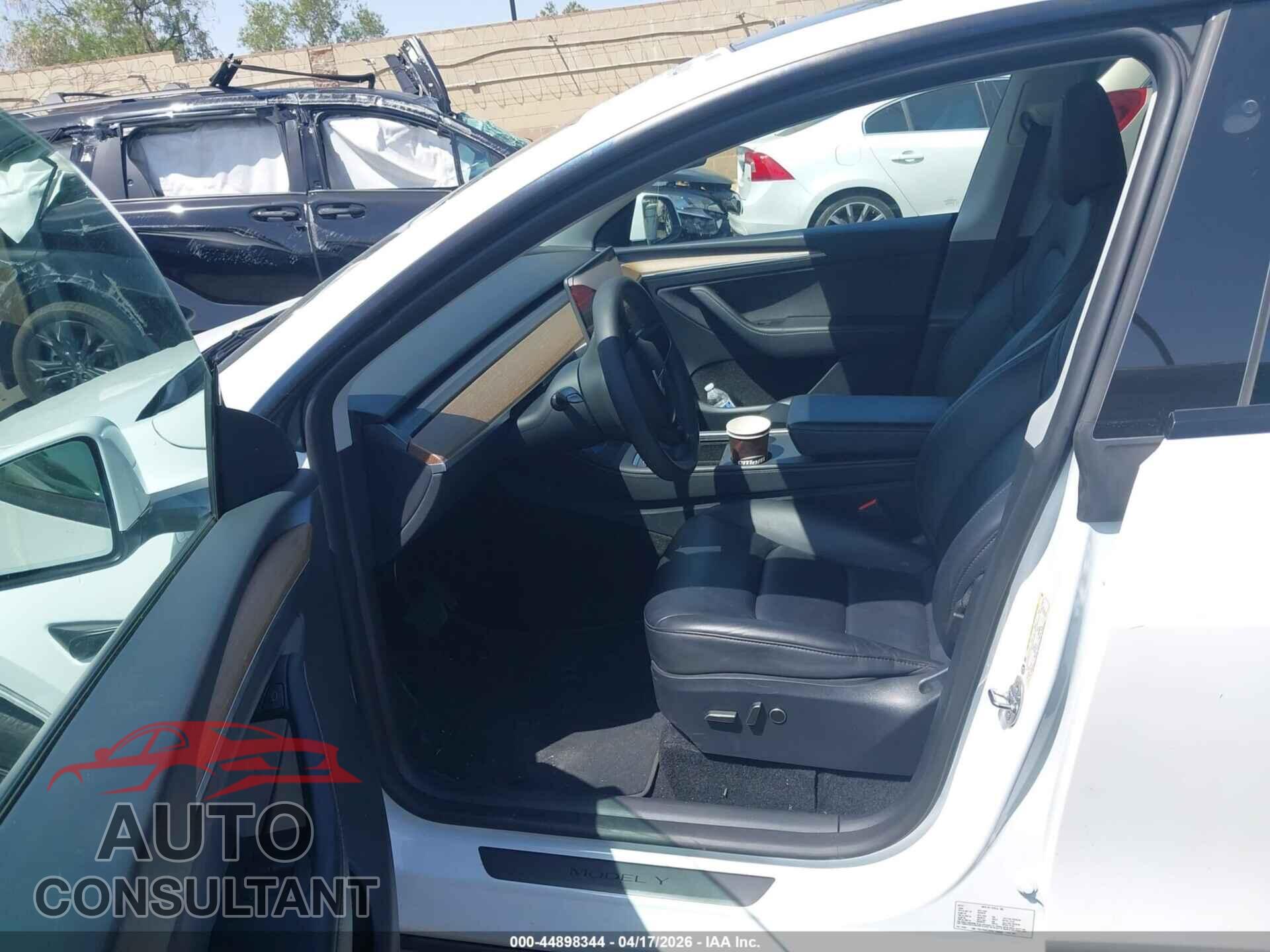 TESLA MODEL Y 2024 - 7SAYGDED8RF109082