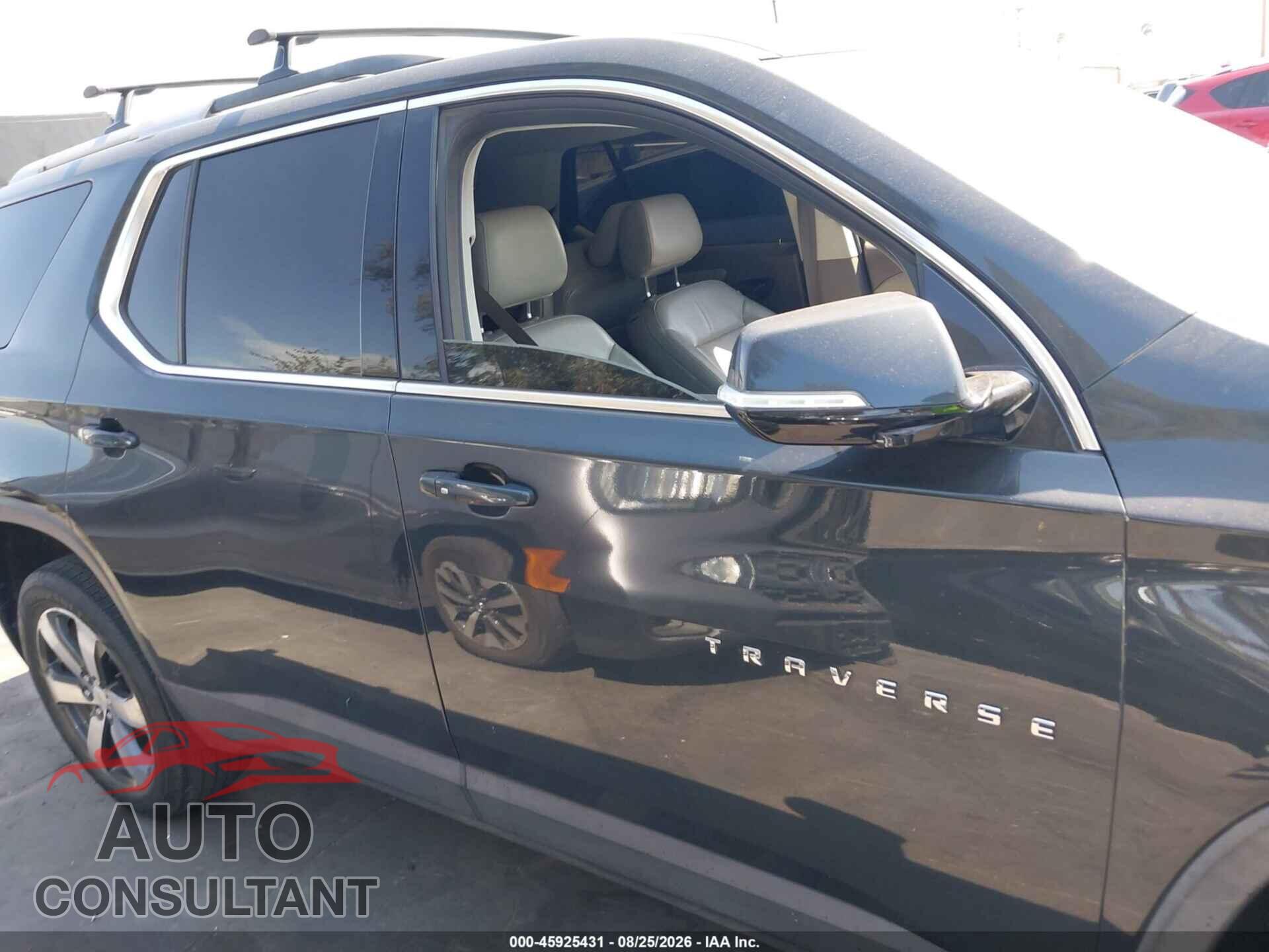 CHEVROLET TRAVERSE 2018 - 1GNERHKW7JJ151724