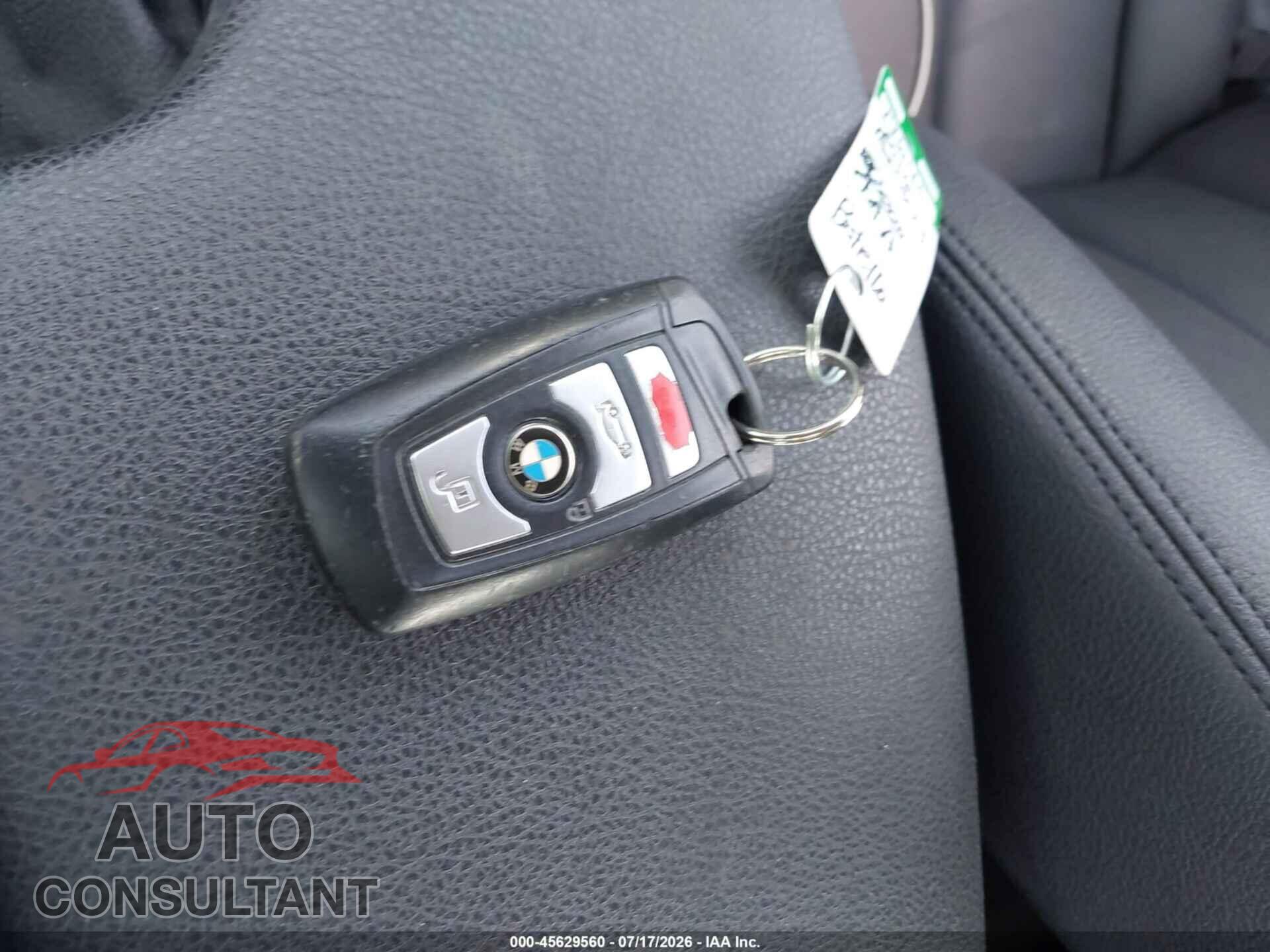 BMW 320I 2016 - WBA8E5G55GNU20284