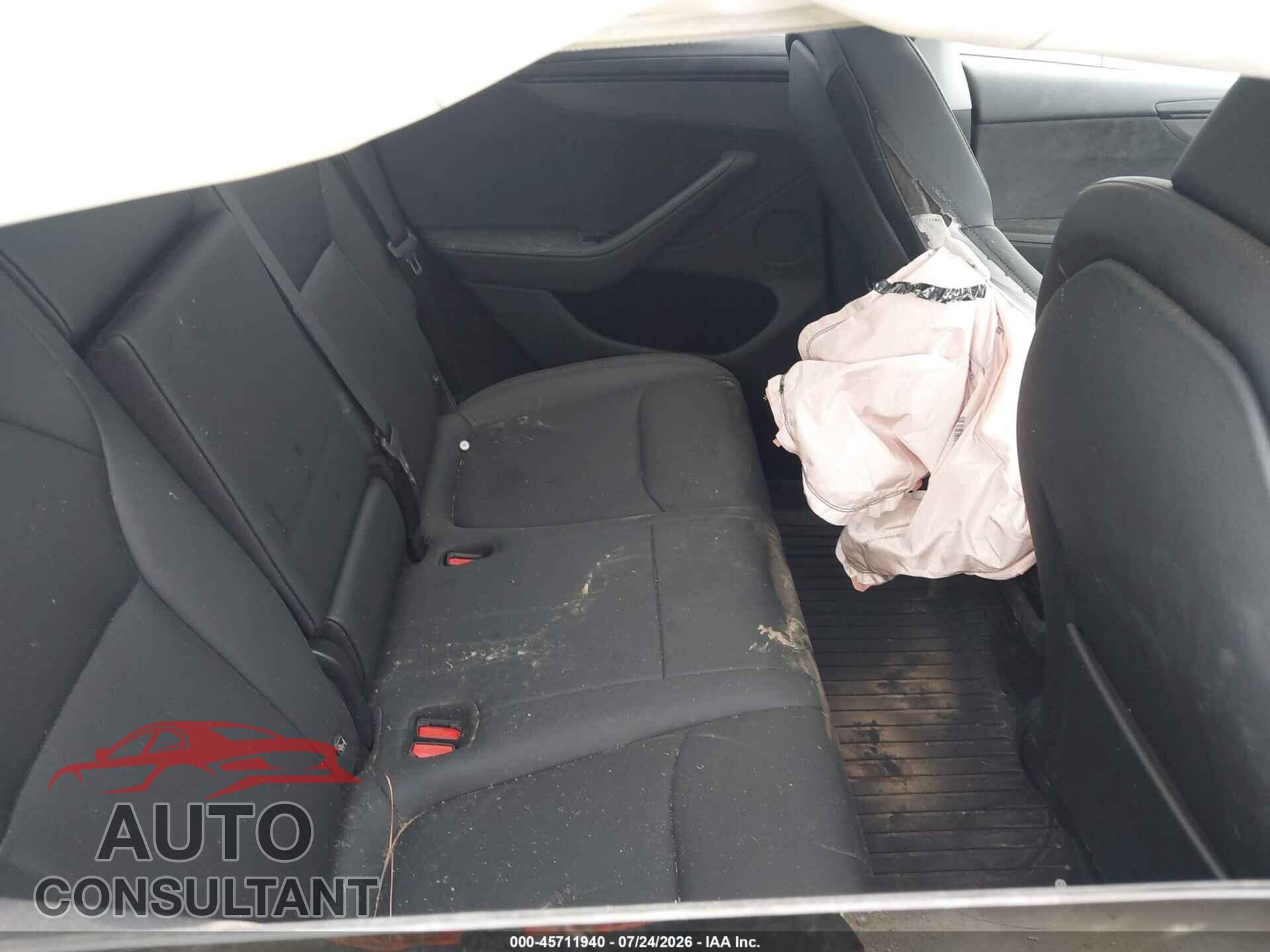TESLA MODEL Y 2026 - 7SAYGDEE2TF411998