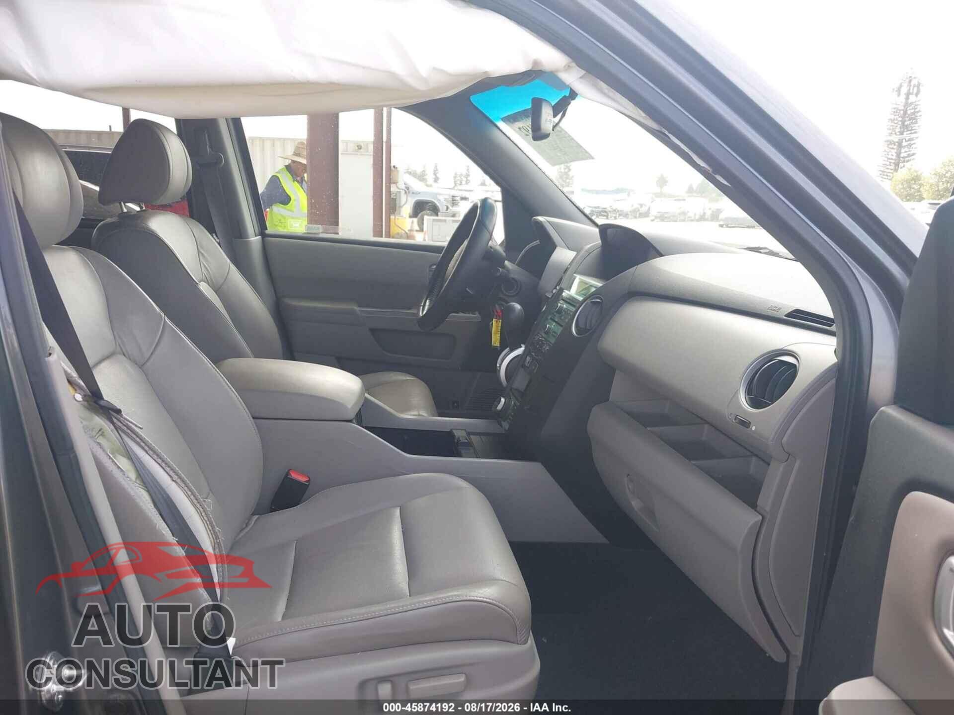 HONDA PILOT 2011 - 5FNYF4H99BB001907