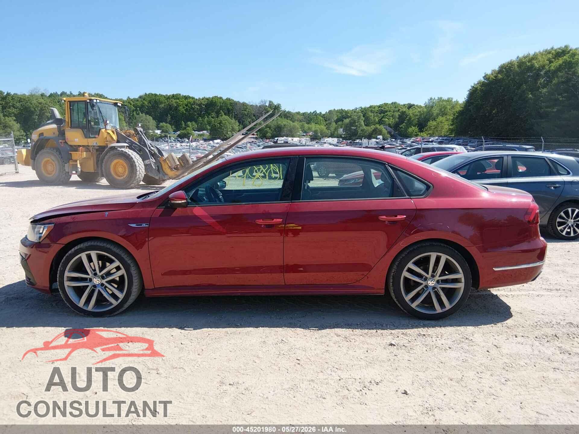 VOLKSWAGEN PASSAT 2018 - 1VWAA7A32JC004714