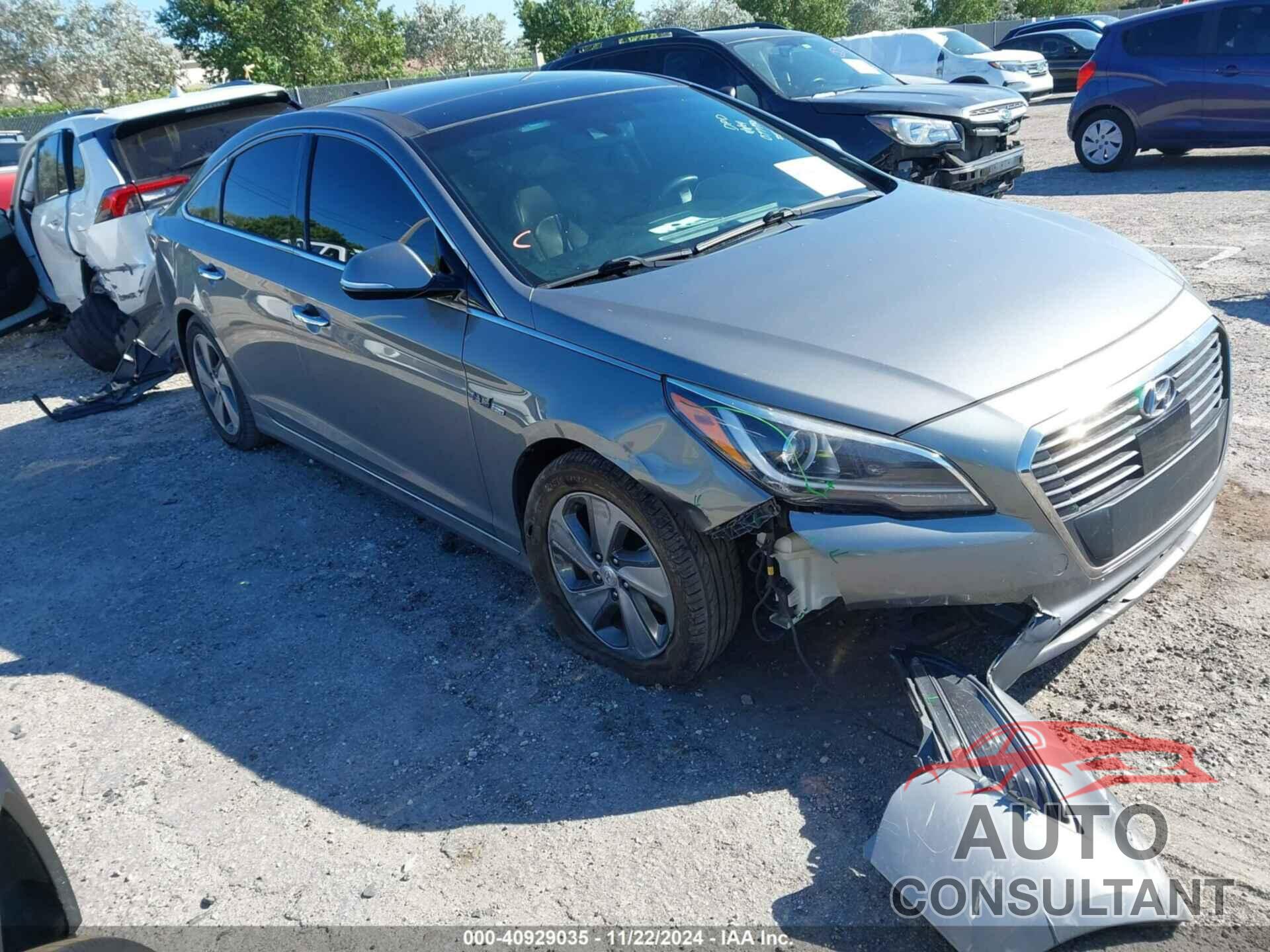 HYUNDAI SONATA HYBRID 2017 - KMHE34L31HA077150