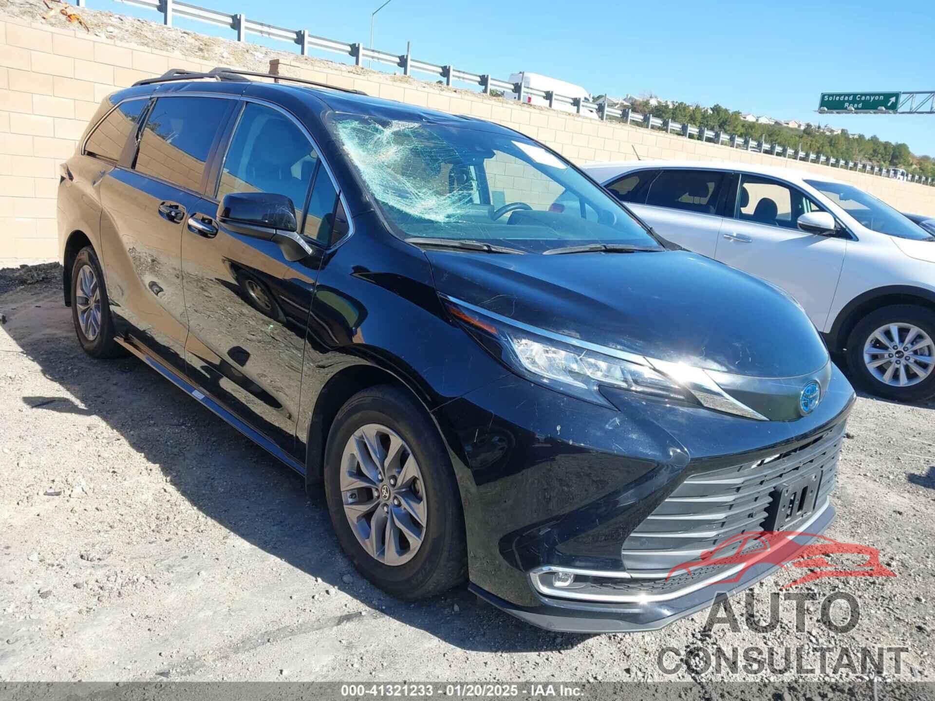 TOYOTA SIENNA 2022 - 5TDJRKEC4NS111003