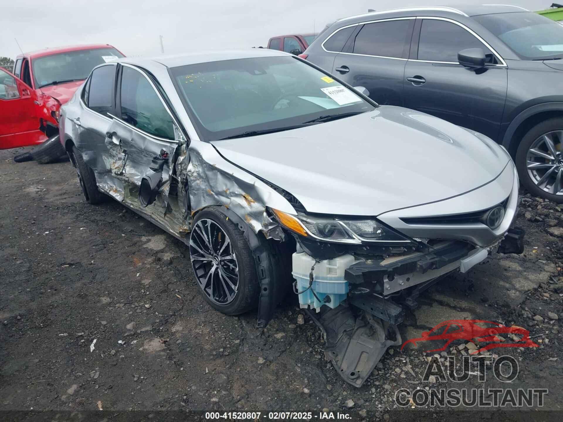 TOYOTA CAMRY 2018 - 4T1B11HK3JU573014