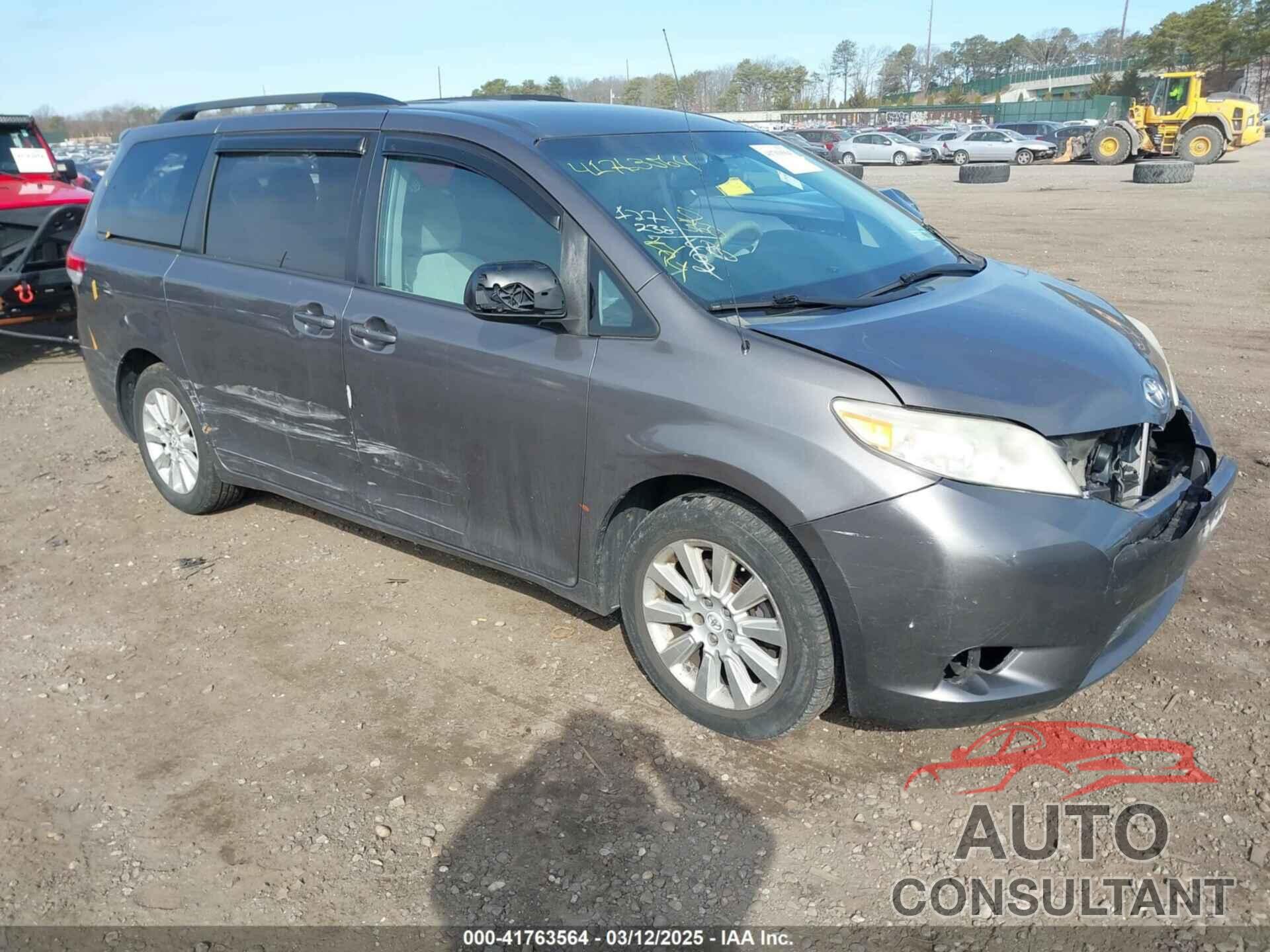 TOYOTA SIENNA 2011 - 5TDJK3DC5BS001469