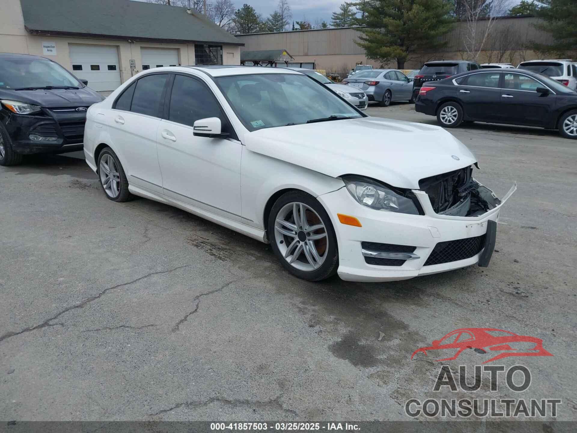 MERCEDES-BENZ C 300 2013 - WDDGF8AB3DR275946