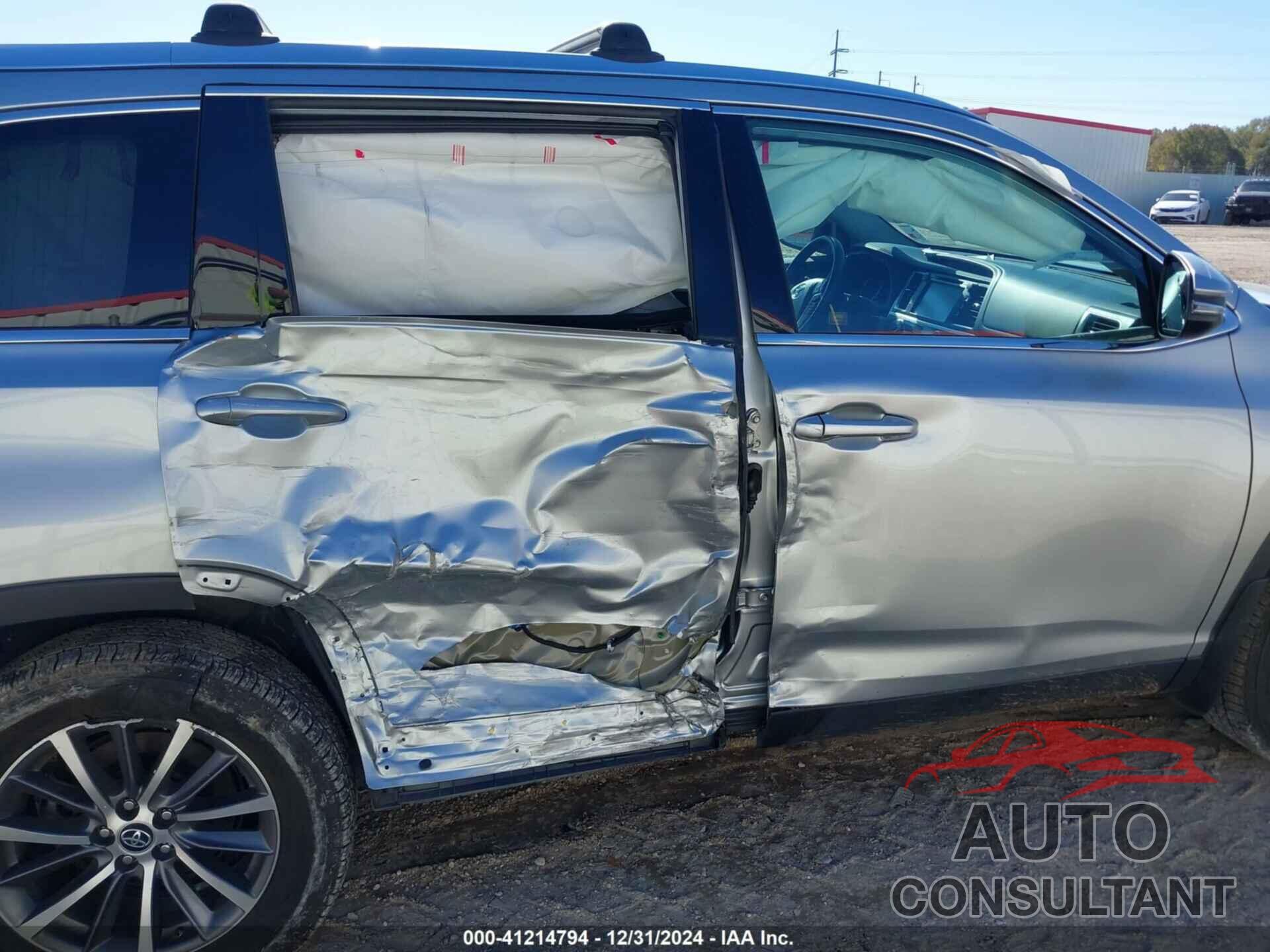 TOYOTA HIGHLANDER 2019 - 5TDKZRFH0KS570709