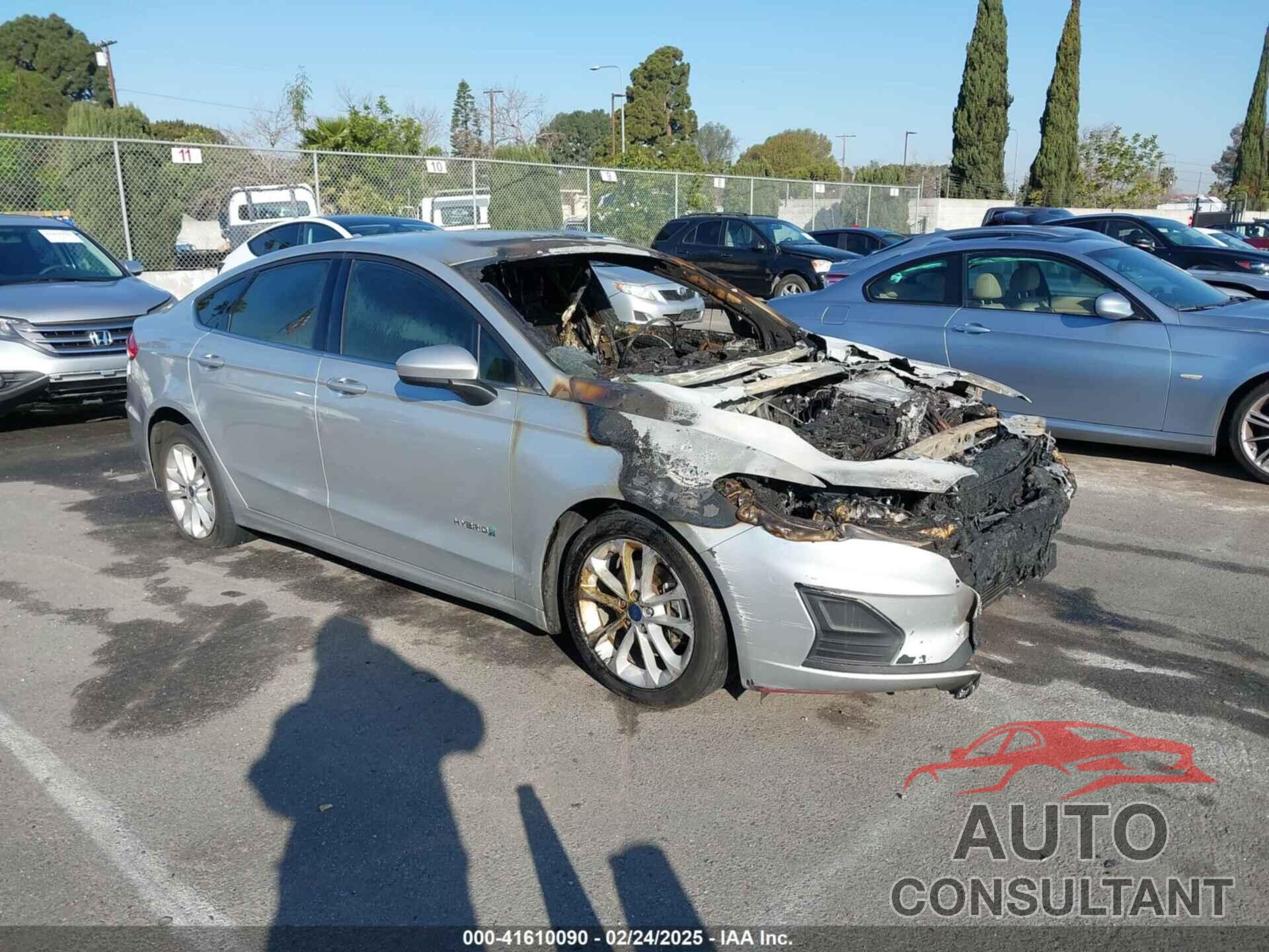 FORD FUSION HYBRID 2019 - 3FA6P0LU9KR261608