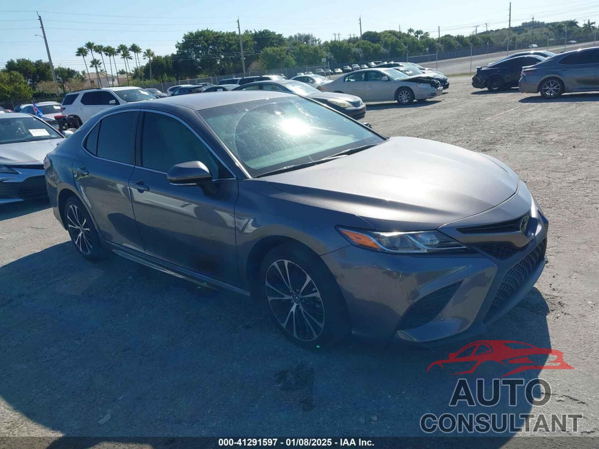 TOYOTA CAMRY 2018 - 4T1B11HK1JU647868