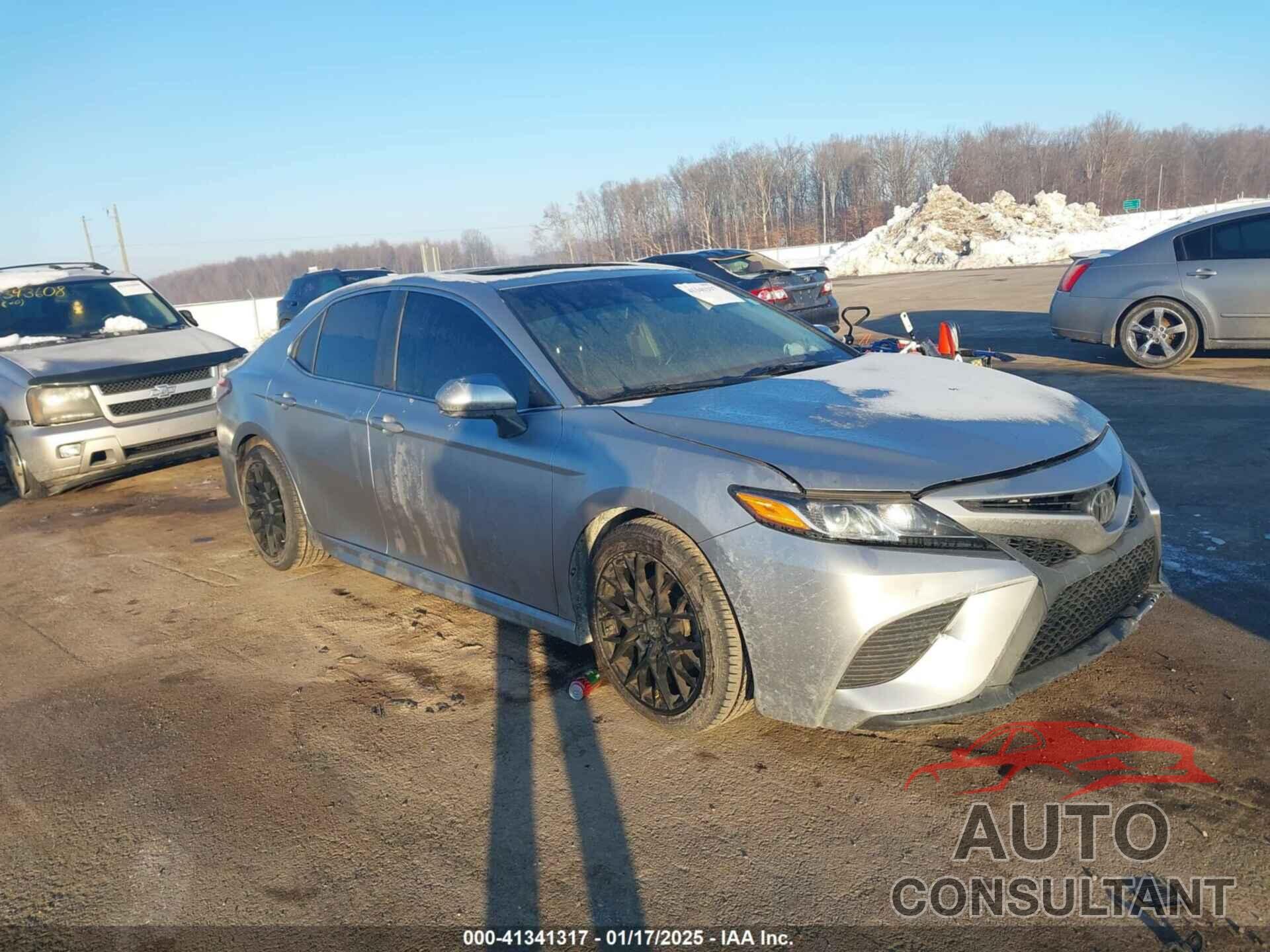 TOYOTA CAMRY 2018 - 4T1B11HK3JU076674