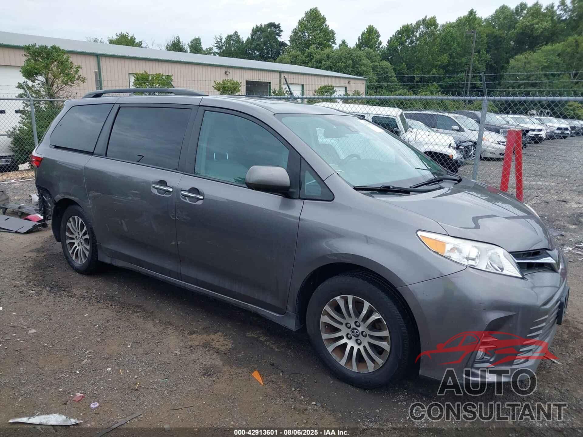 TOYOTA SIENNA 2018 - 5TDYZ3DC8JS939975