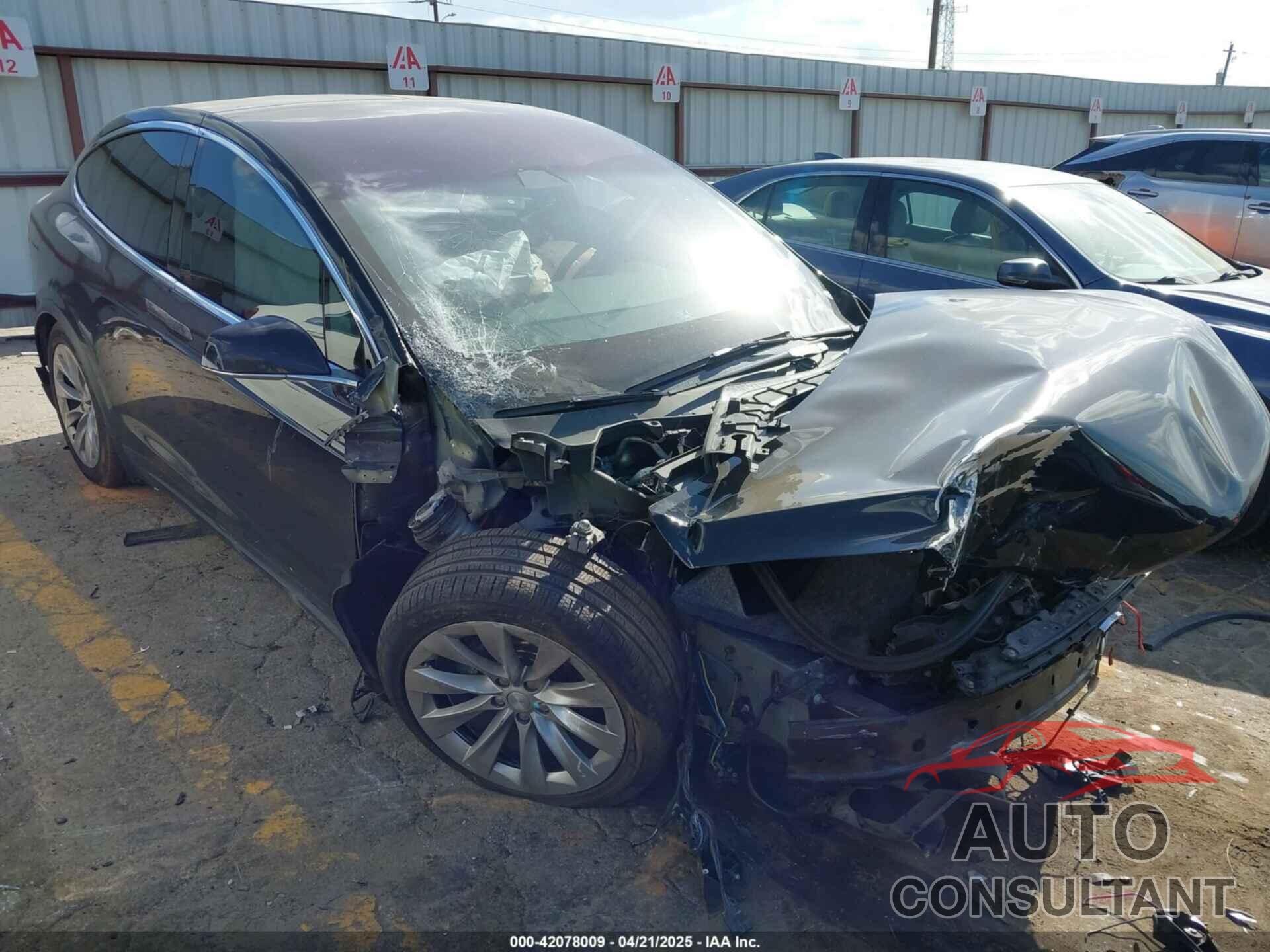 TESLA MODEL X 2018 - 5YJXCAE23JF088082
