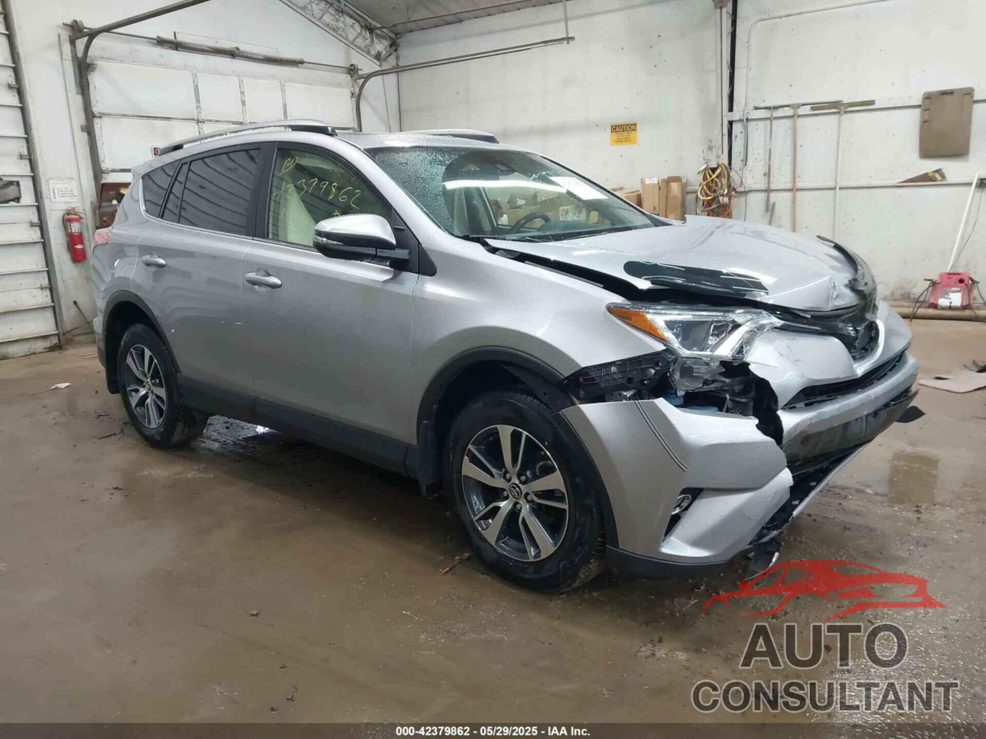TOYOTA RAV4 2018 - JTMRFREV6JJ248876