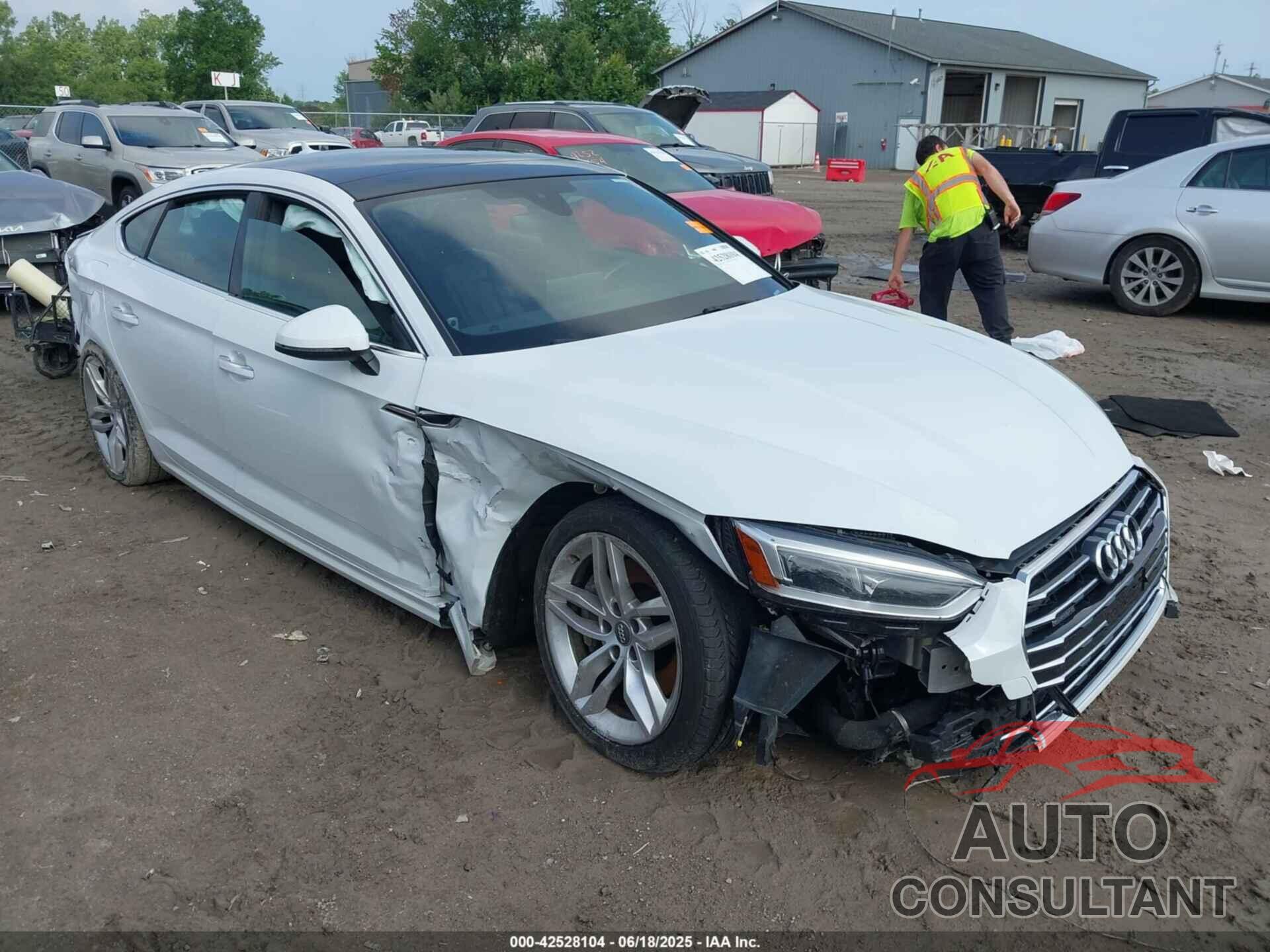 AUDI A5 2019 - WAUBNCF56KA015689