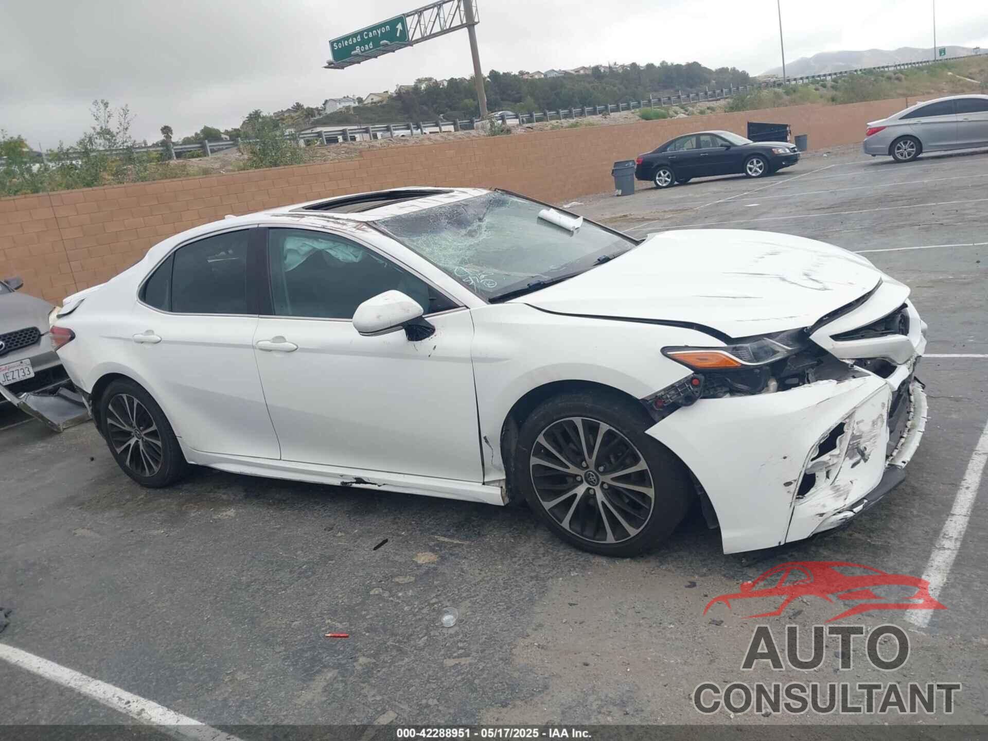 TOYOTA CAMRY 2018 - 4T1B11HK9JU509026