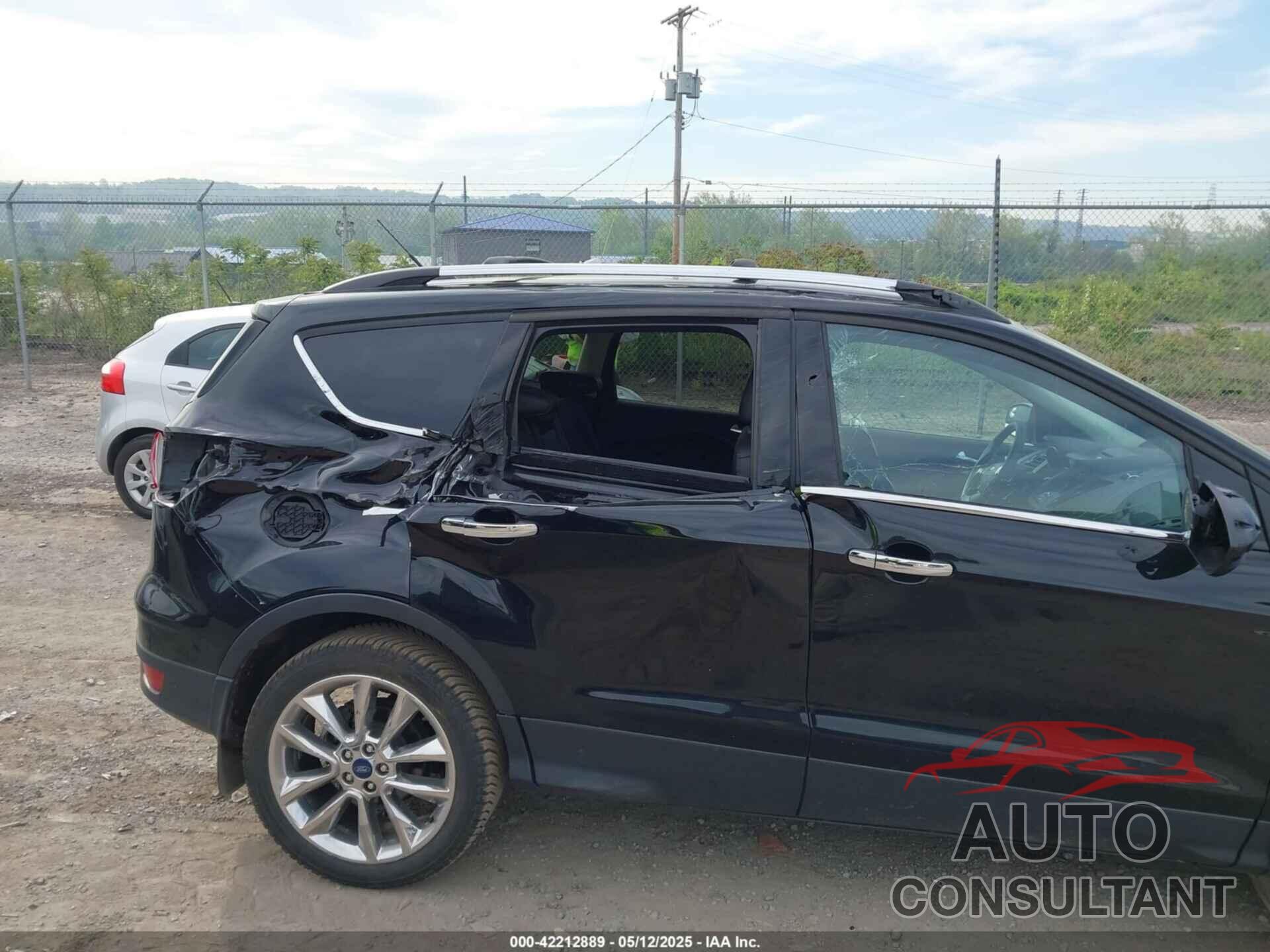 FORD ESCAPE 2016 - 1FMCU9G90GUB05288