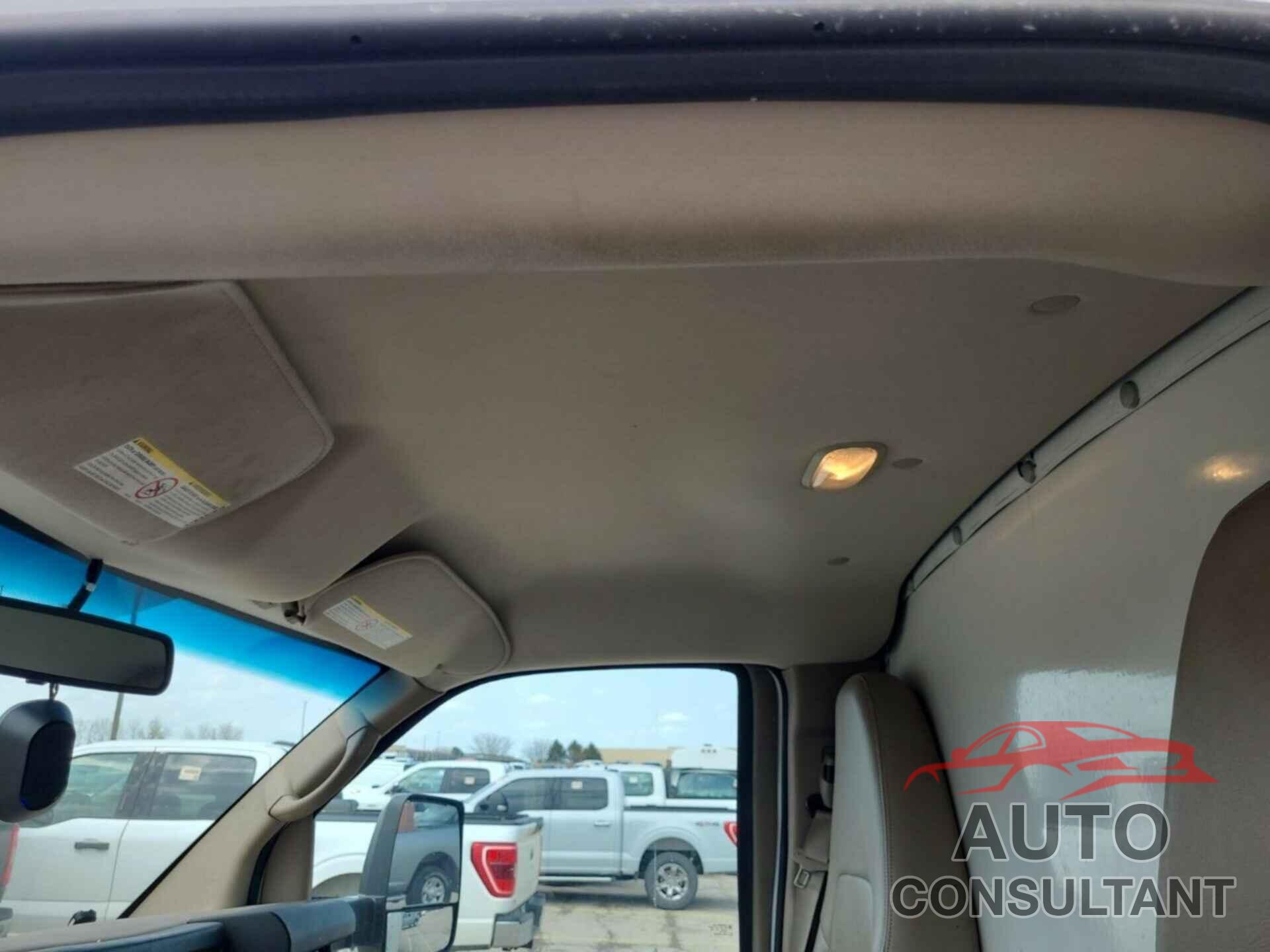 CHEVROLET EXPRESS G4500 2015 - 1GB6G5CG0F1170636