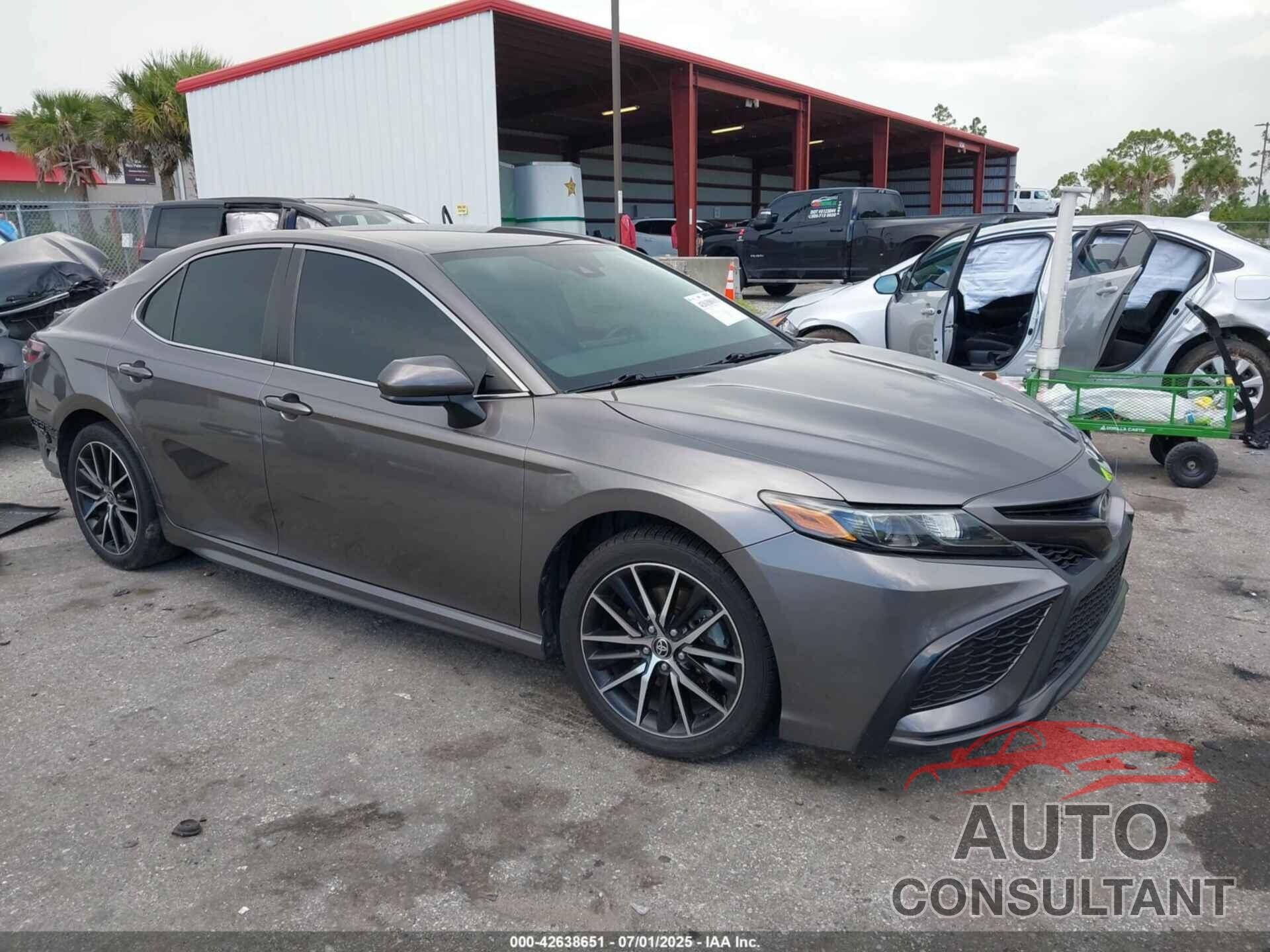 TOYOTA CAMRY 2021 - 4T1G11BK1MU034295