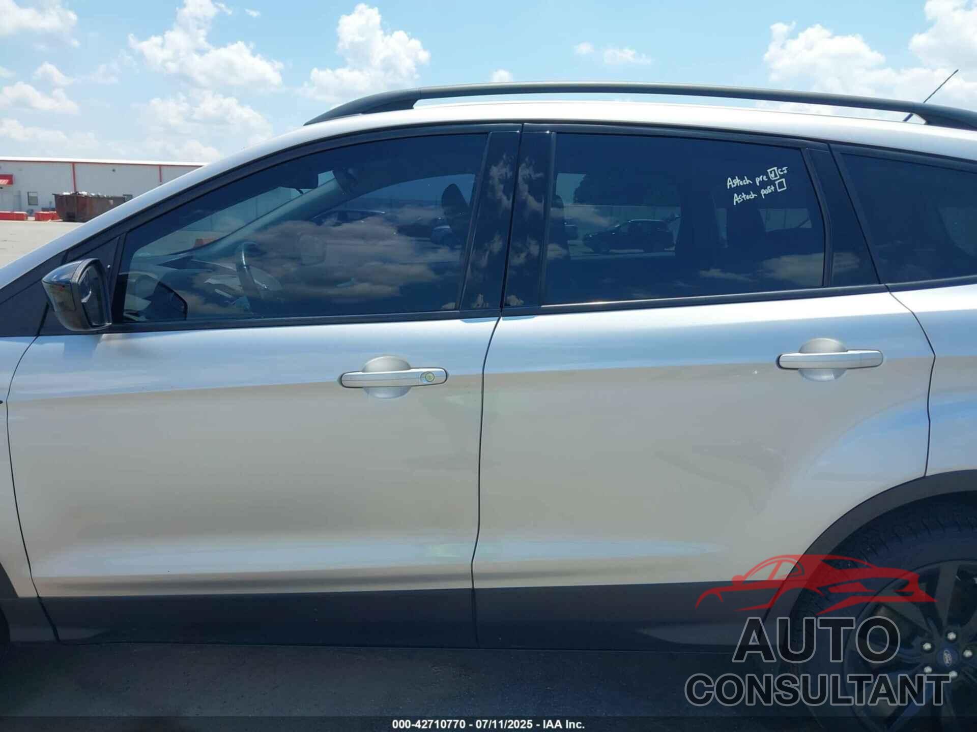 FORD ESCAPE 2018 - 1FMCU9GD3JUC46545