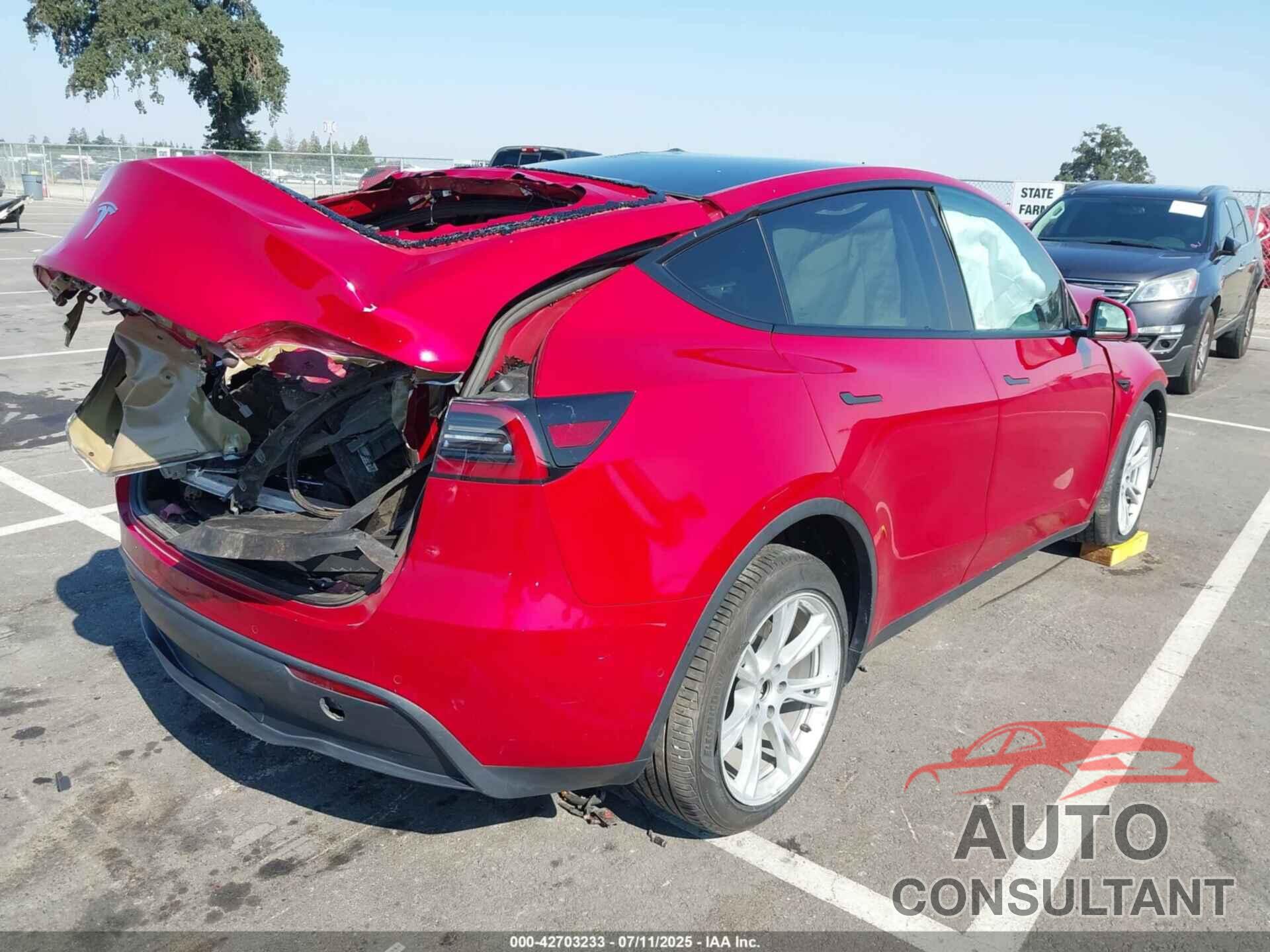 TESLA MODEL Y 2021 - 5YJYGDEEXMF213801