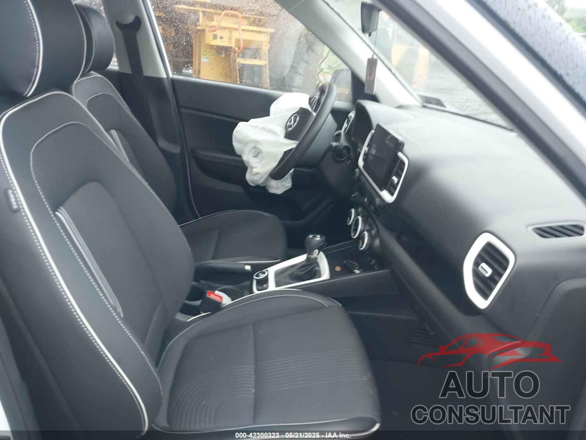 HYUNDAI VENUE 2024 - KMHRC8A33RU327628