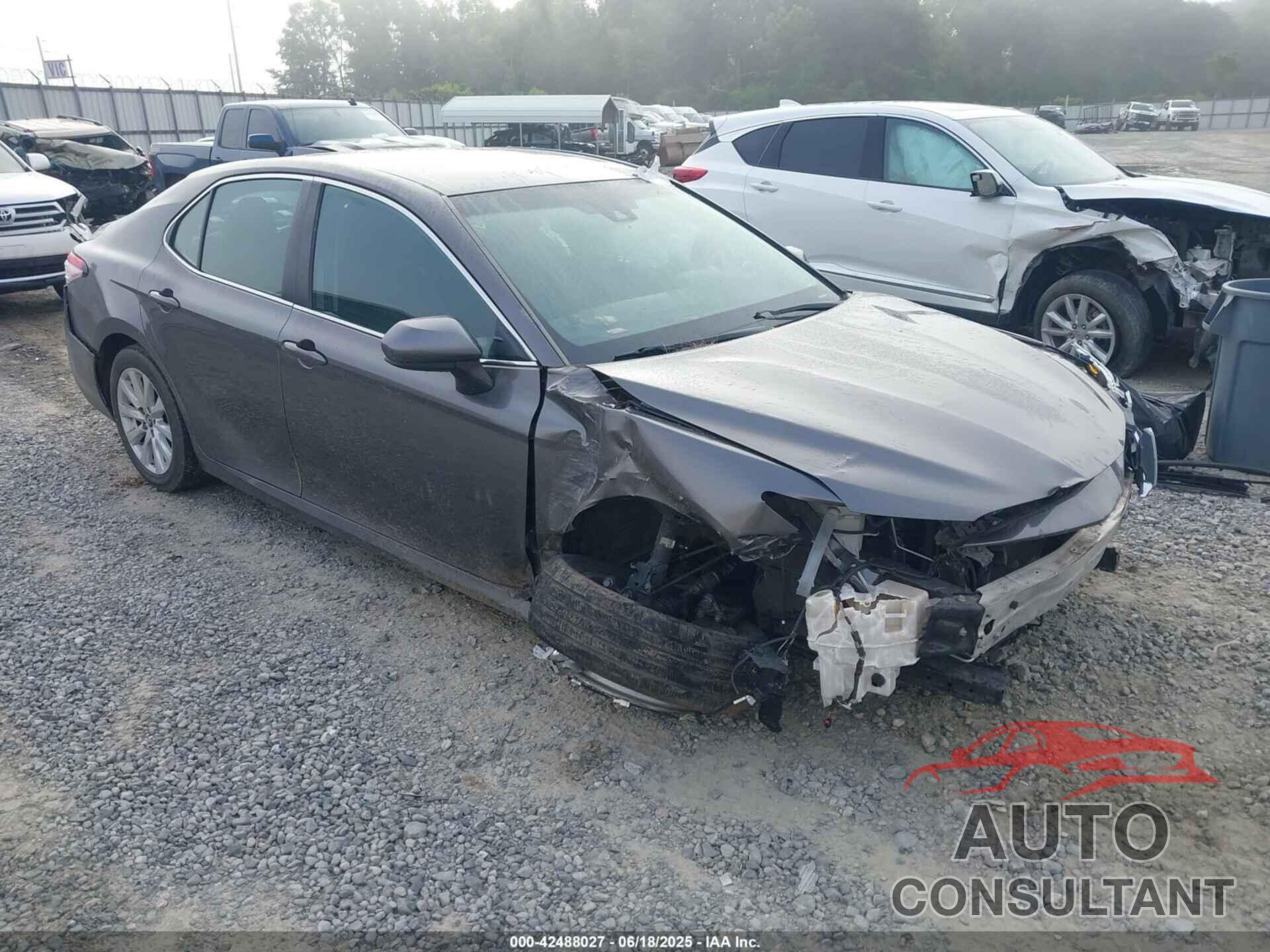 TOYOTA CAMRY 2018 - 4T1B11HK5JU075851