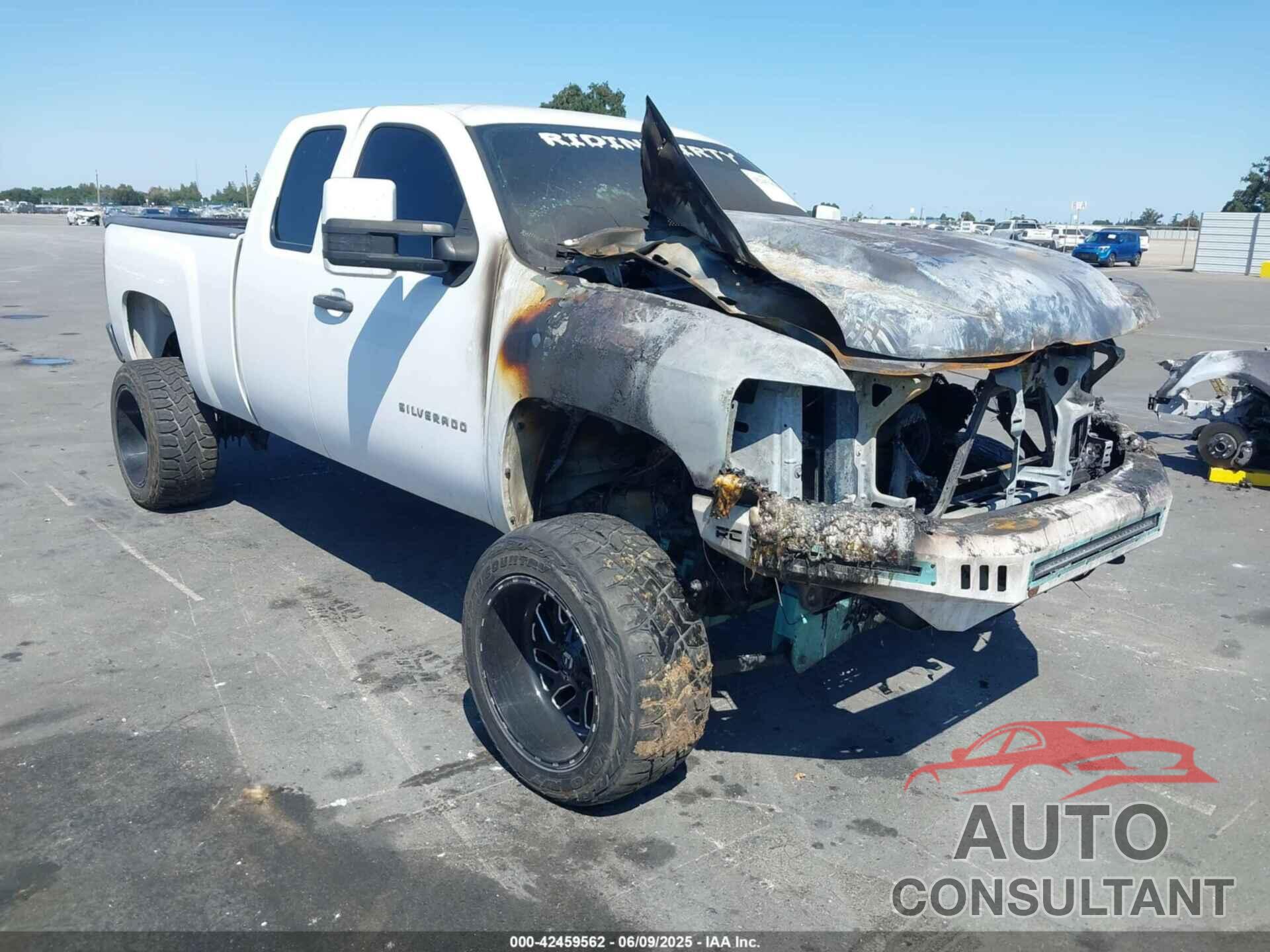 CHEVROLET SILVERADO 1500 2011 - 1GCRKPEA5BZ331117