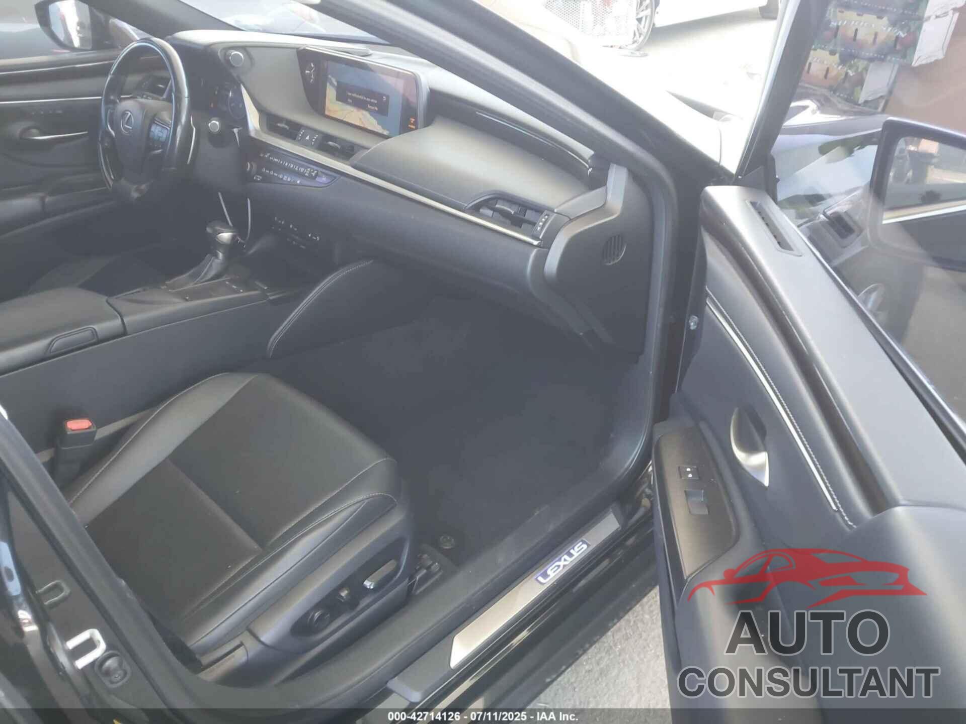 LEXUS ES 300H 2019 - JTHB21B13K2043784