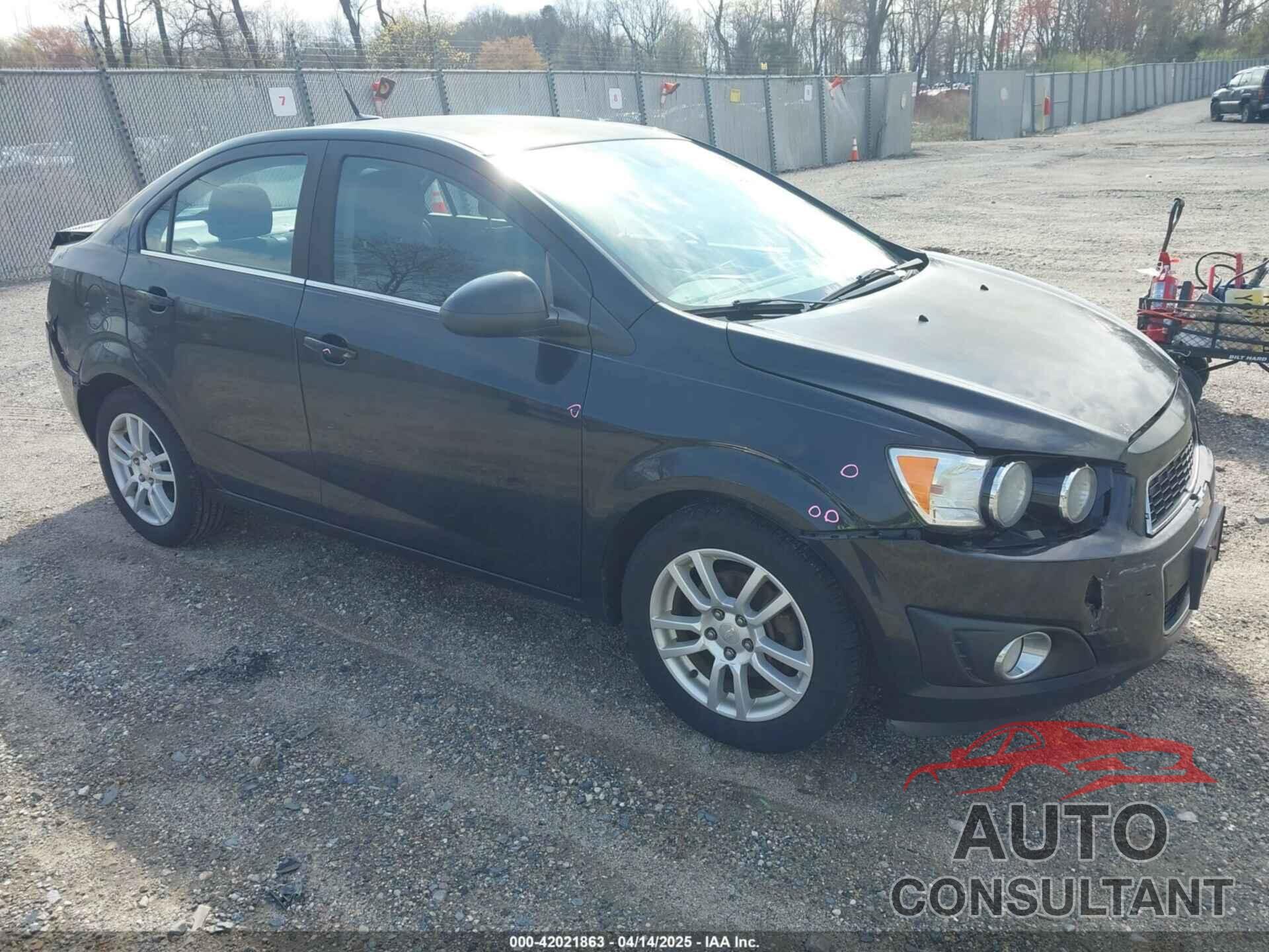 CHEVROLET SONIC 2013 - 1G1JC5SG6D4129788