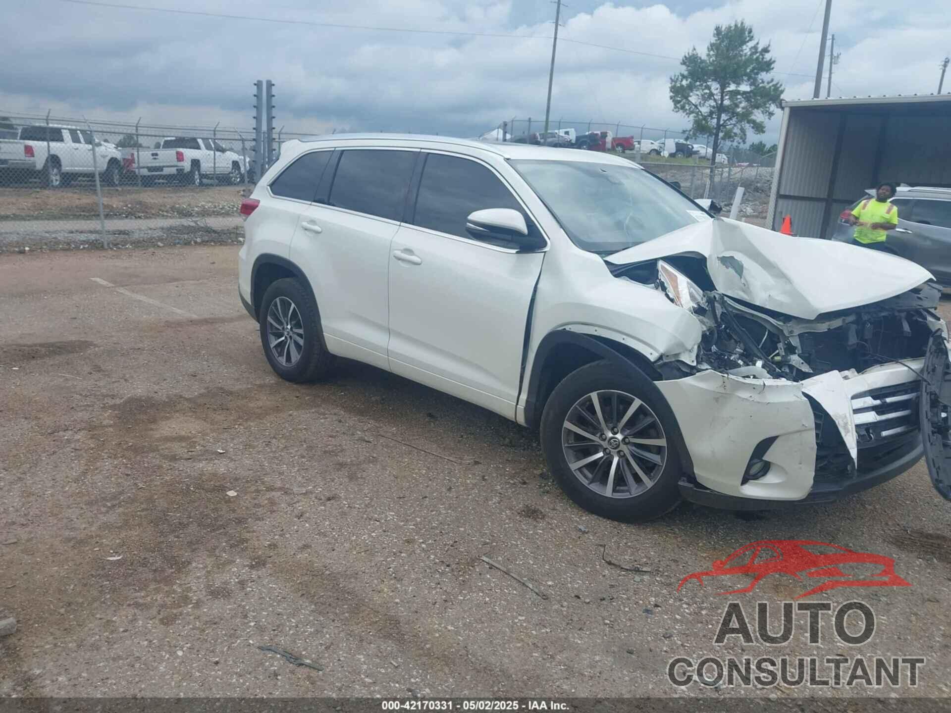 TOYOTA HIGHLANDER 2017 - 5TDKZRFH2HS517308