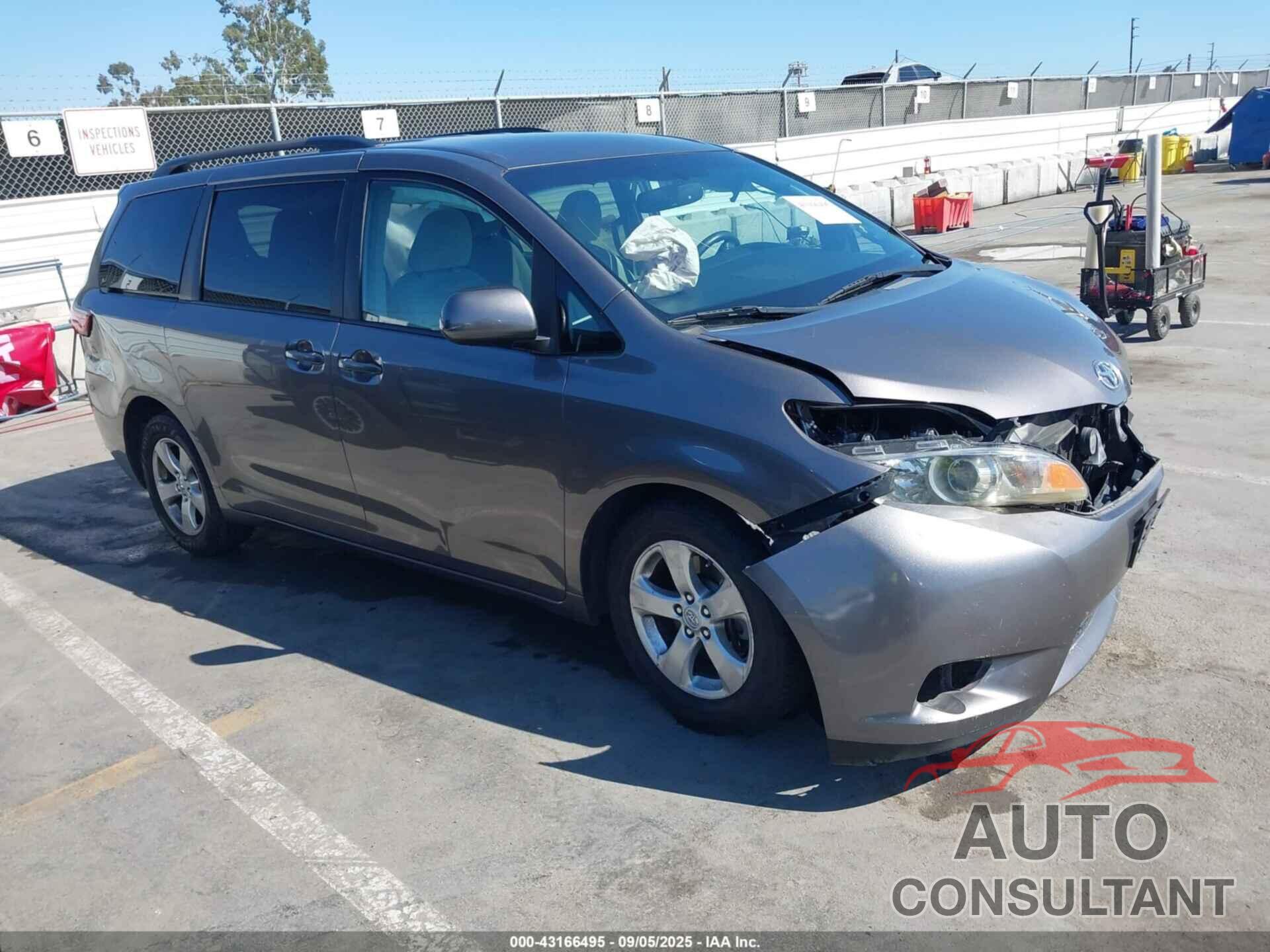 TOYOTA SIENNA 2016 - 5TDKK3DC2GS757613