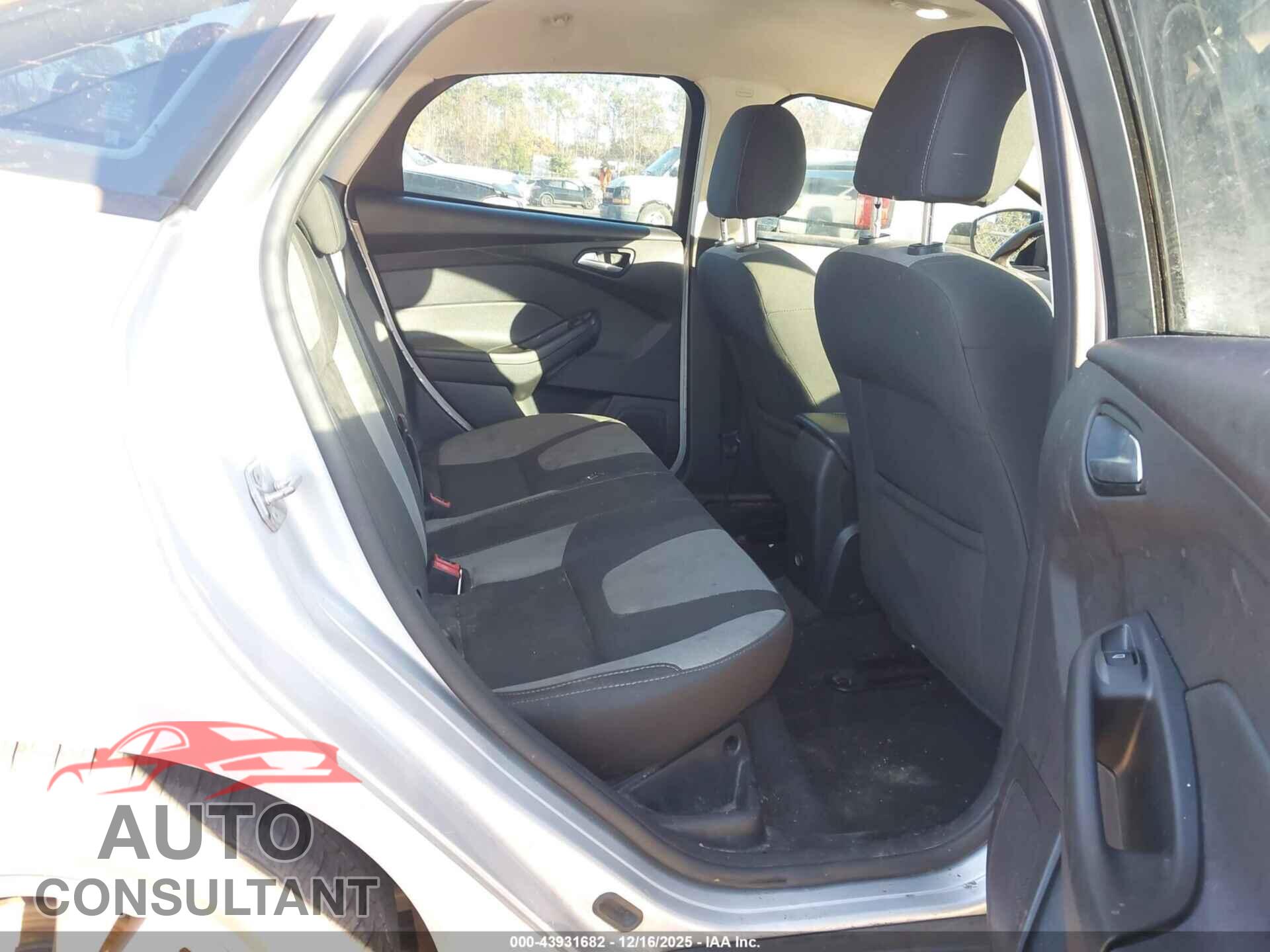 FORD FOCUS 2014 - 1FADP3F2XEL388048