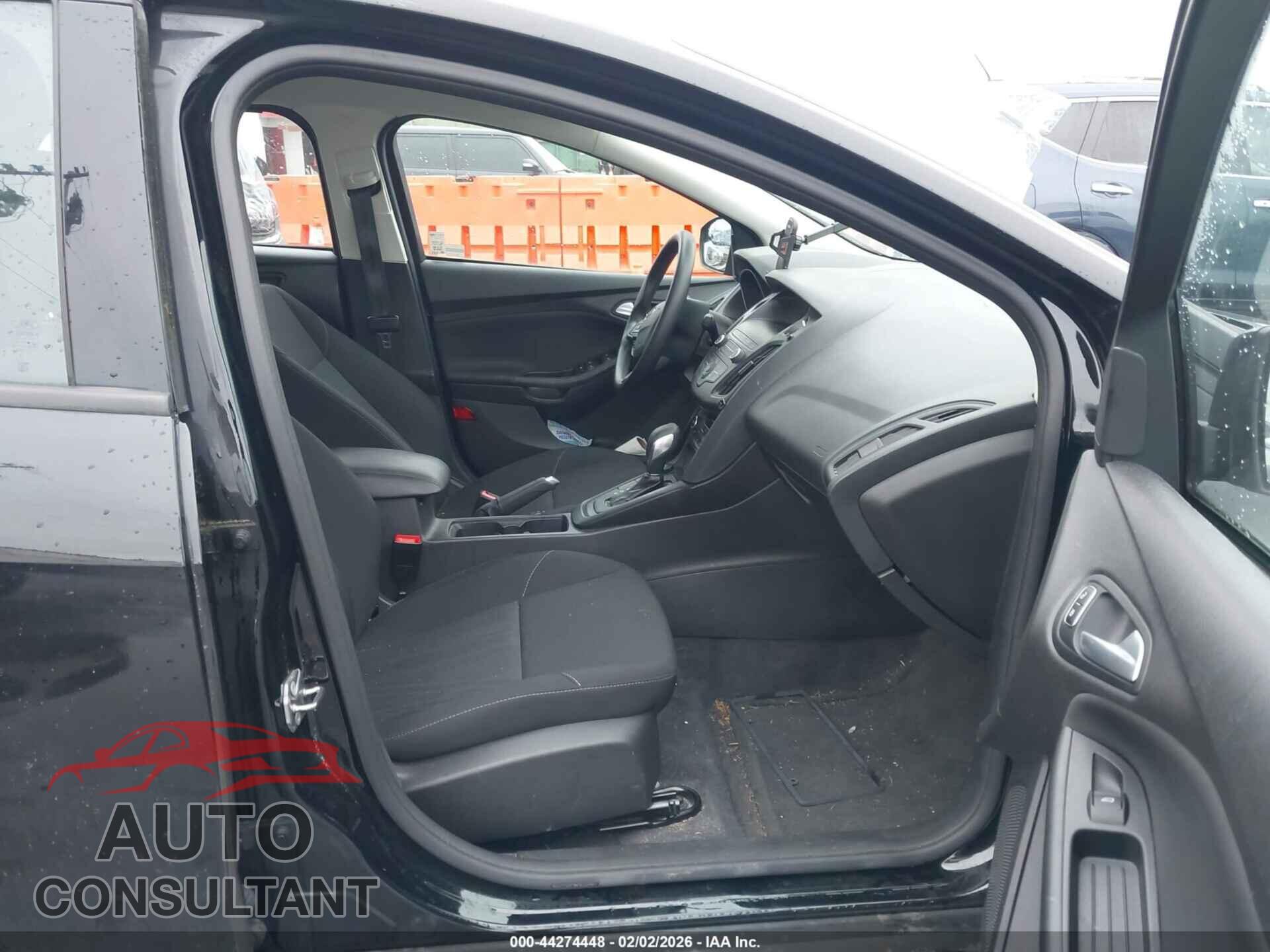 FORD FOCUS 2018 - 1FADP3FE3JL304642