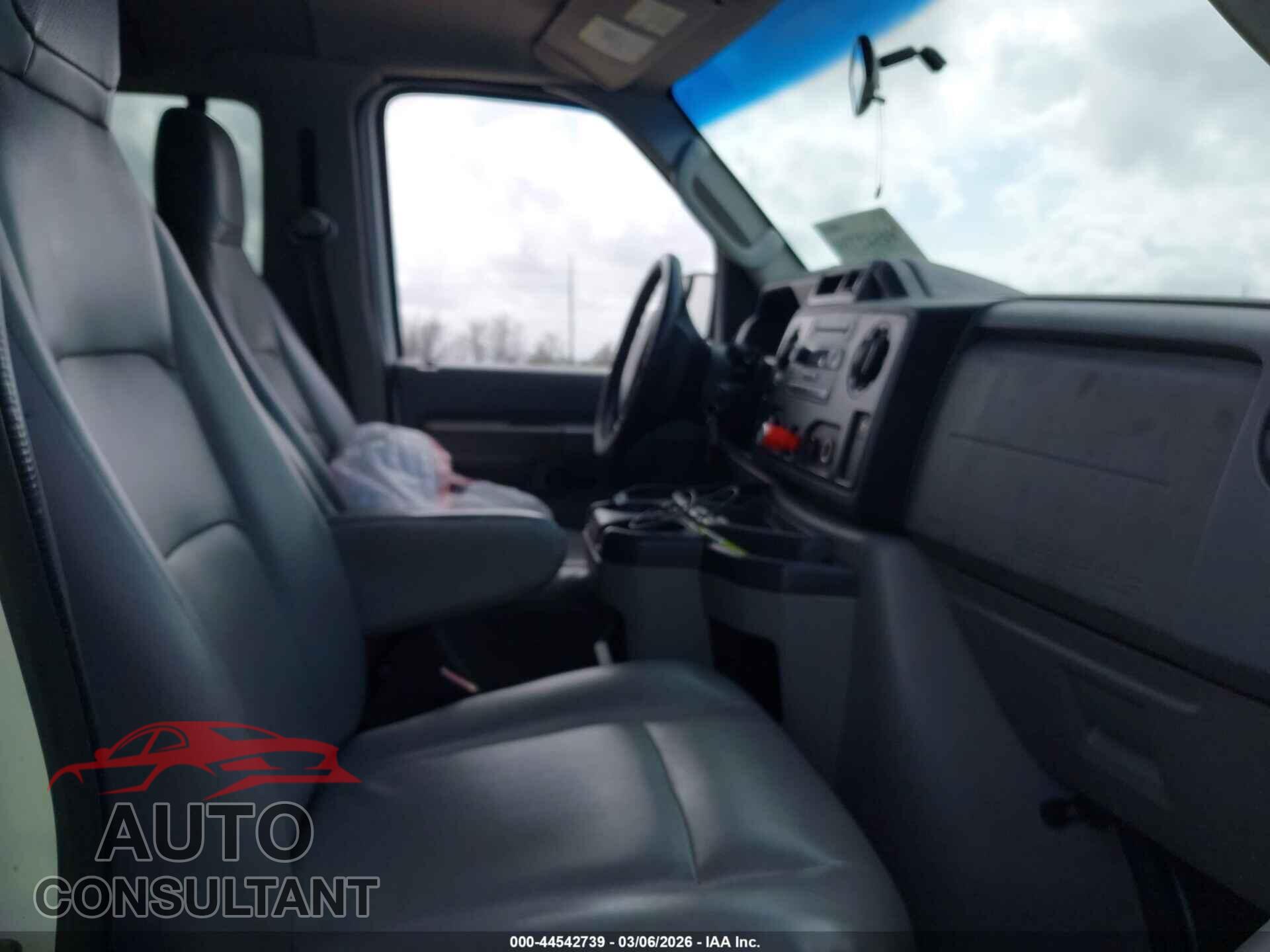 FORD E-350 SUPER DUTY 2013 - 1FBSS3BL7DDA49372