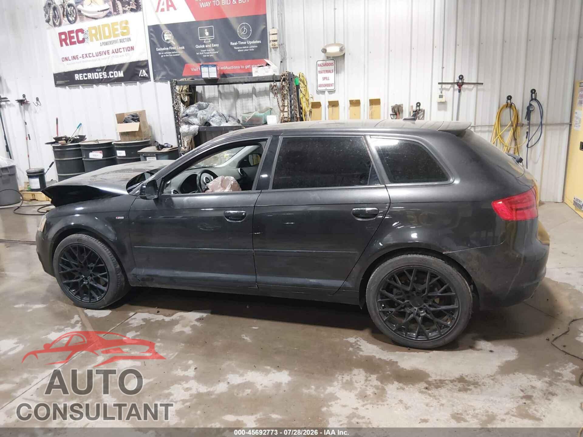 AUDI A3 2011 - WAUDFAFM6BA069172